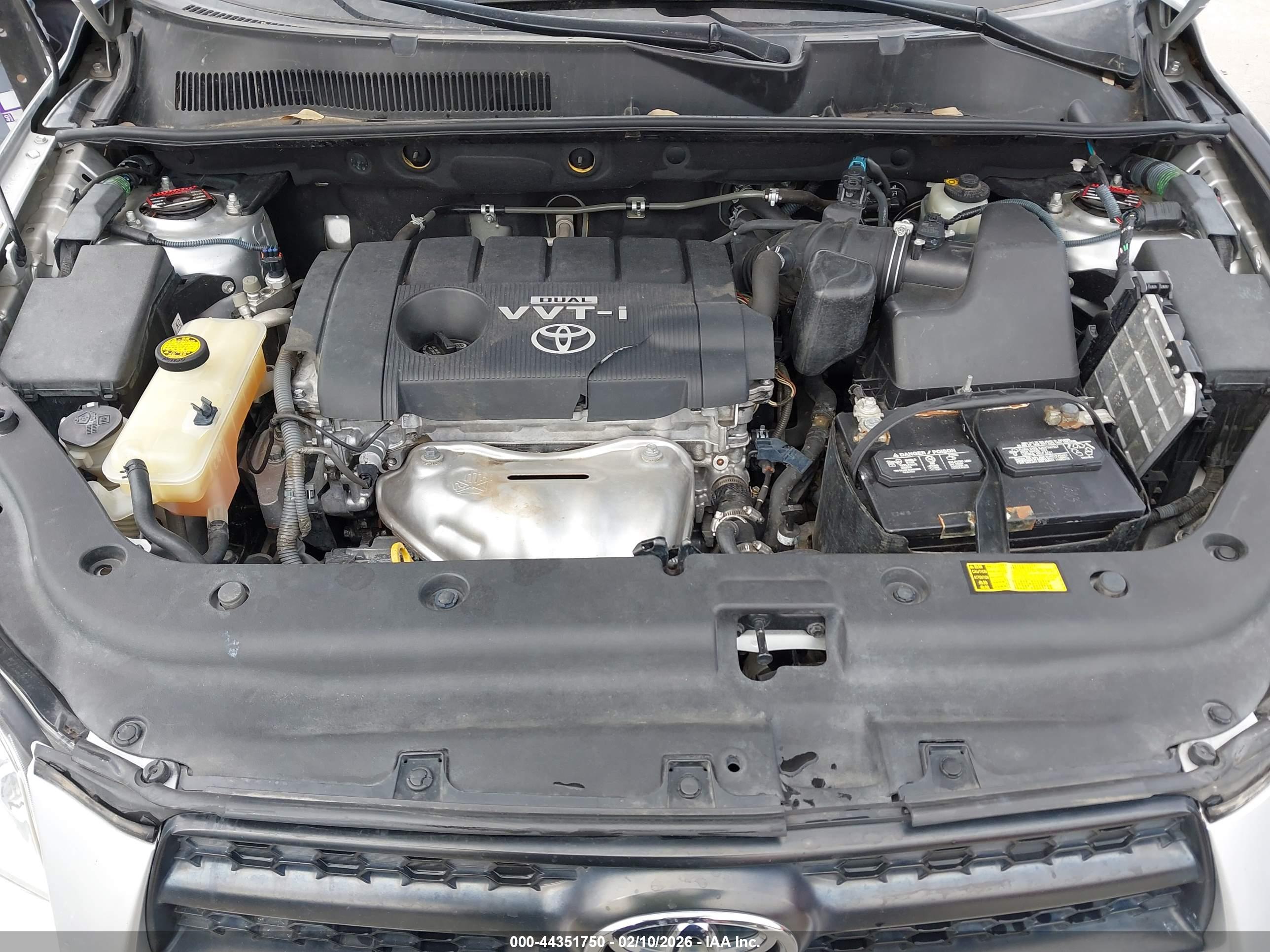 TOYOTA RAV4 image 10
