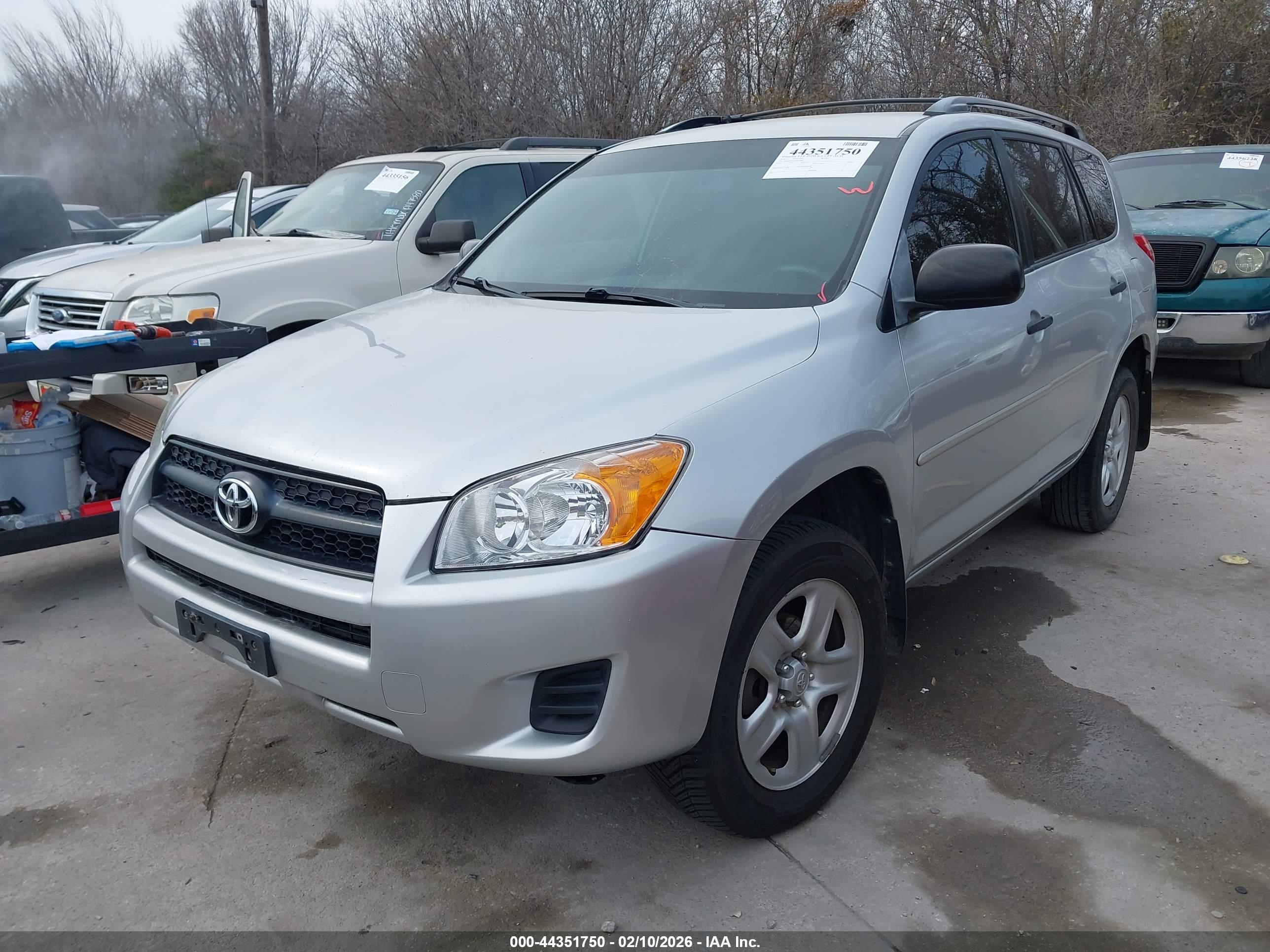 TOYOTA RAV4 image 2