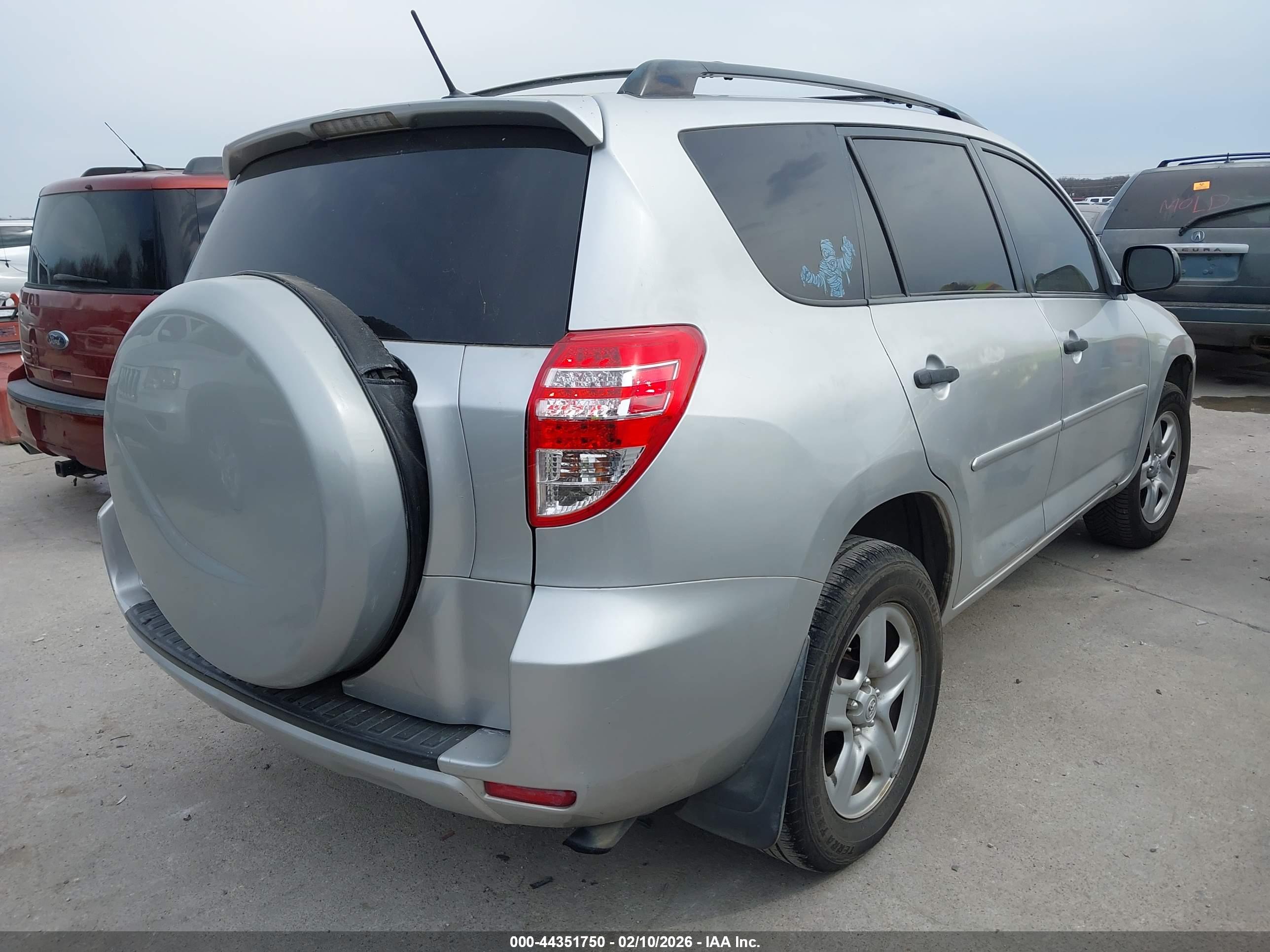 TOYOTA RAV4 image 4