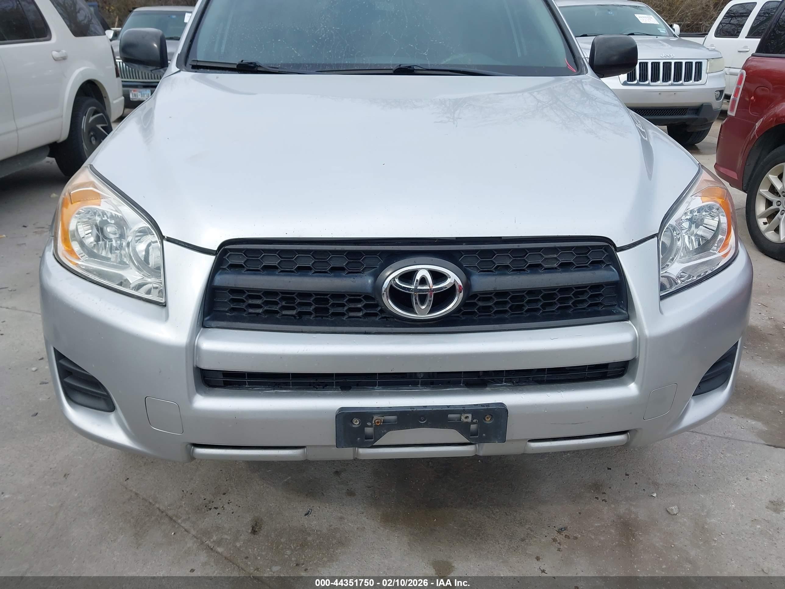 TOYOTA RAV4 image 6
