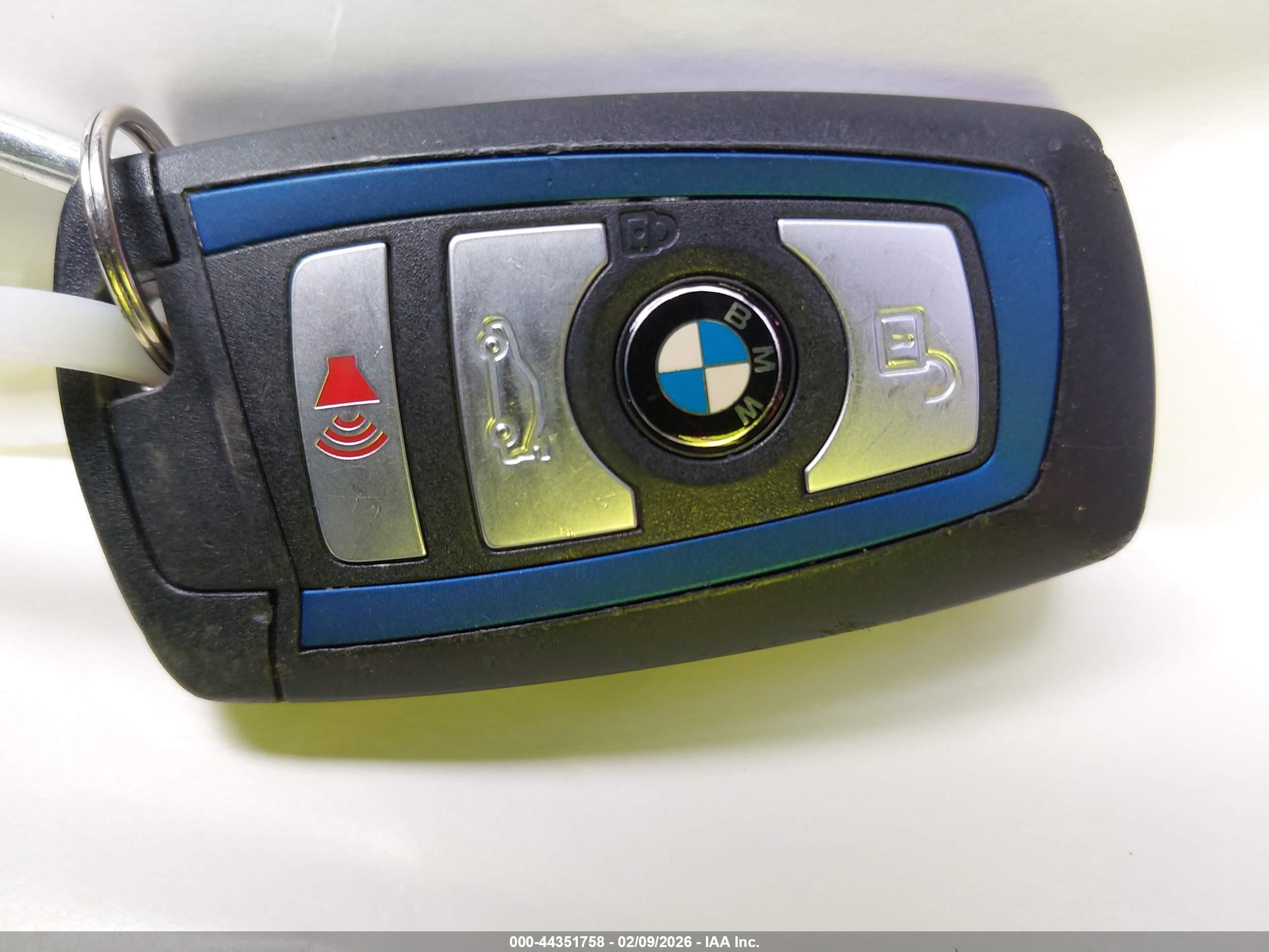 BMW 330E image 11