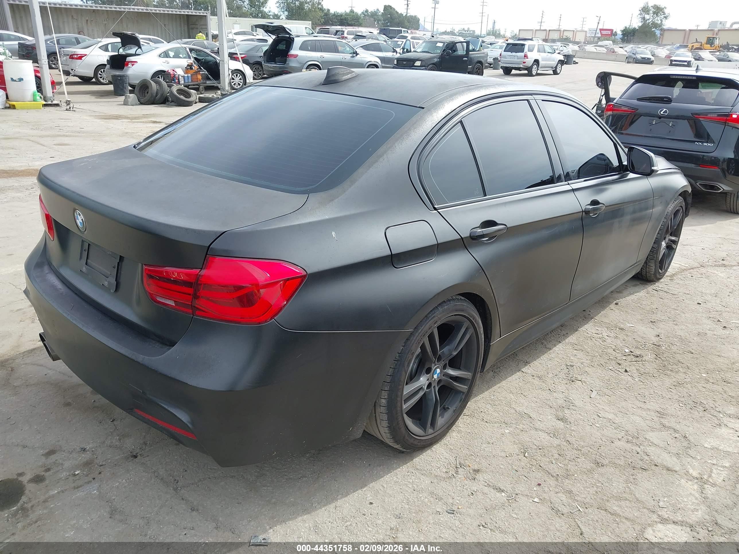BMW 330E image 4