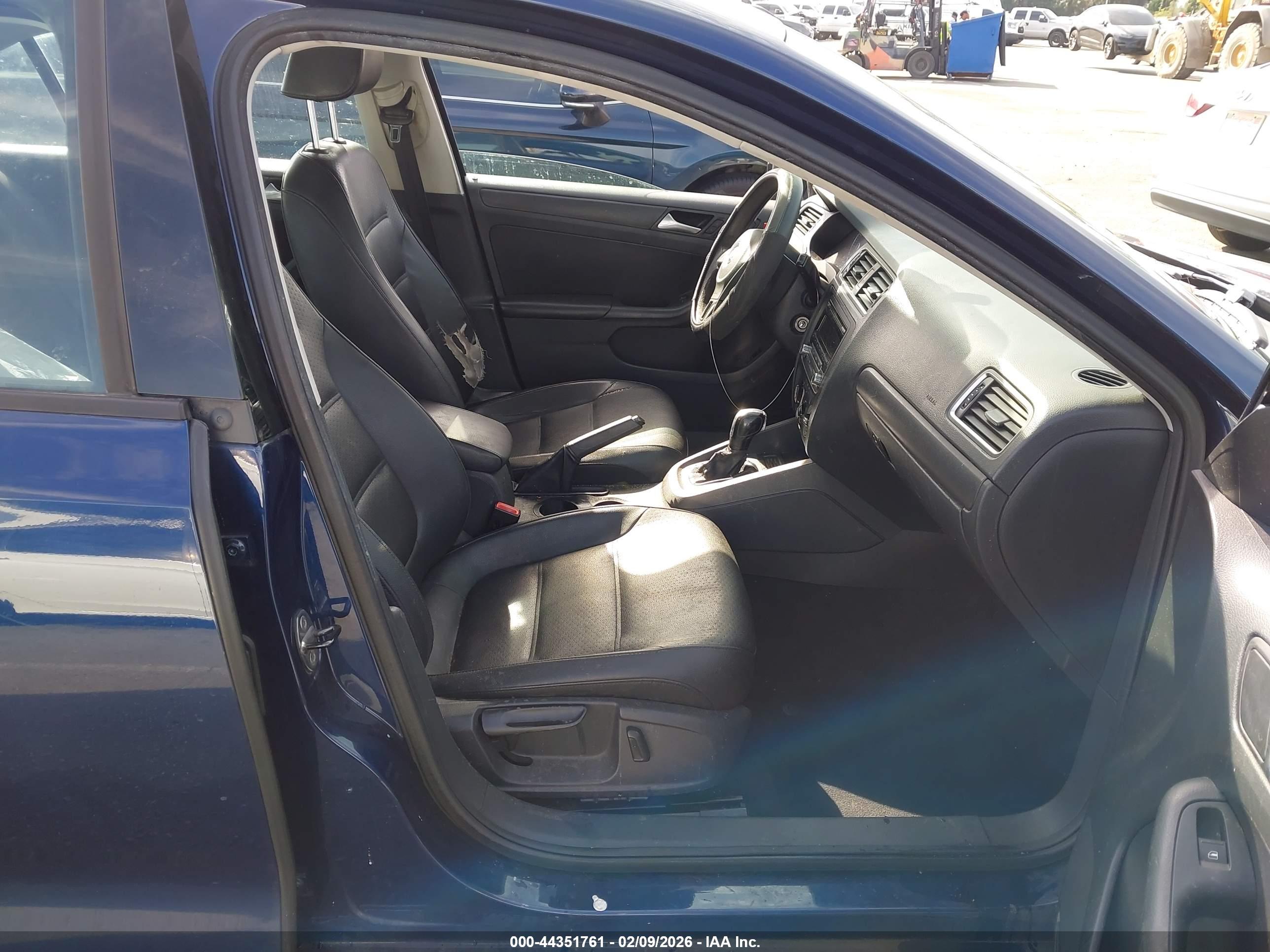 VOLKSWAGEN JETTA image 5