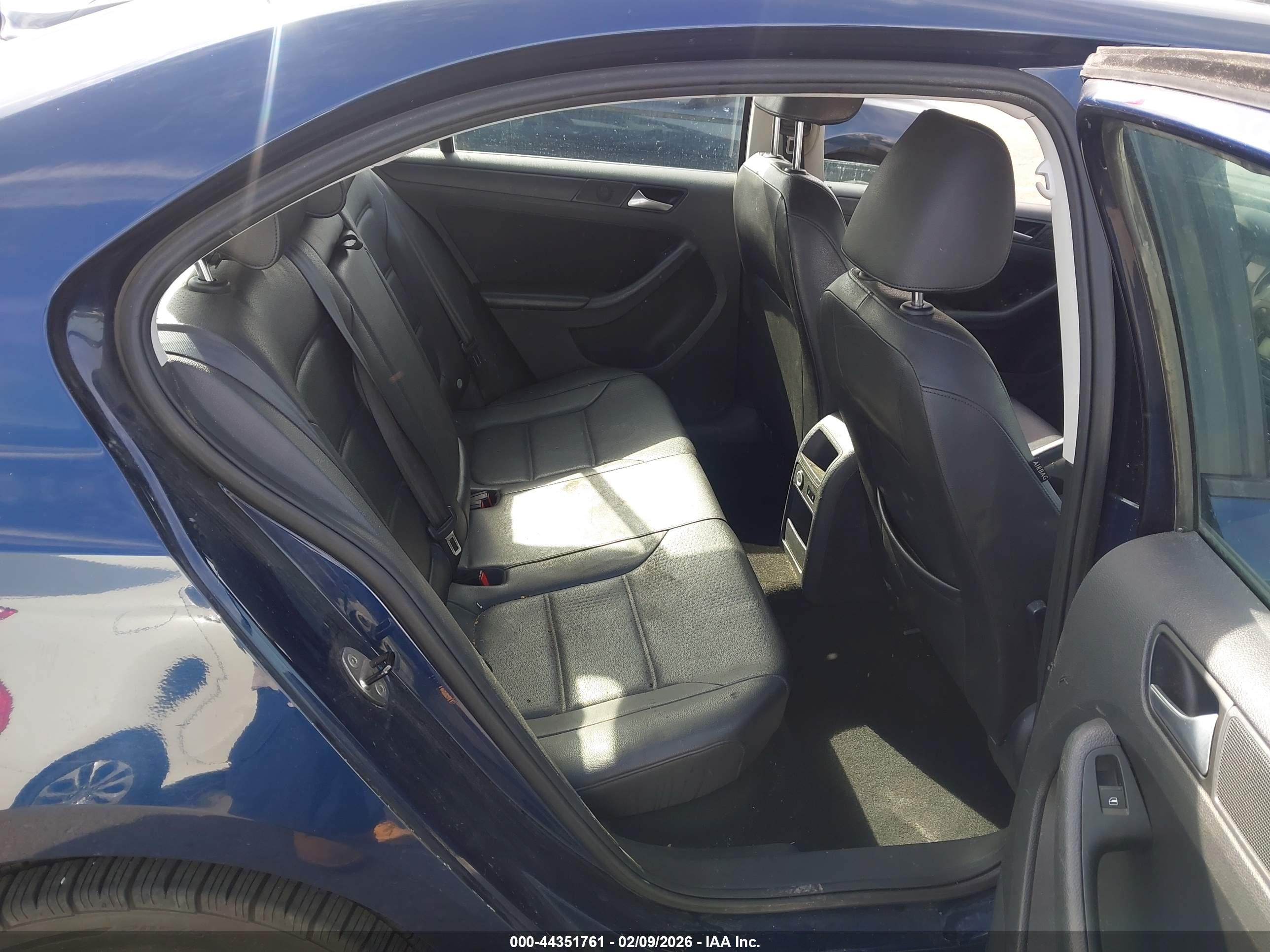 VOLKSWAGEN JETTA image 8