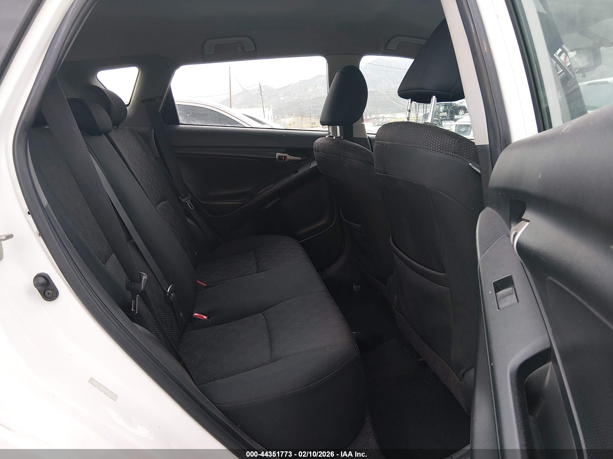 PONTIAC VIBE image 8