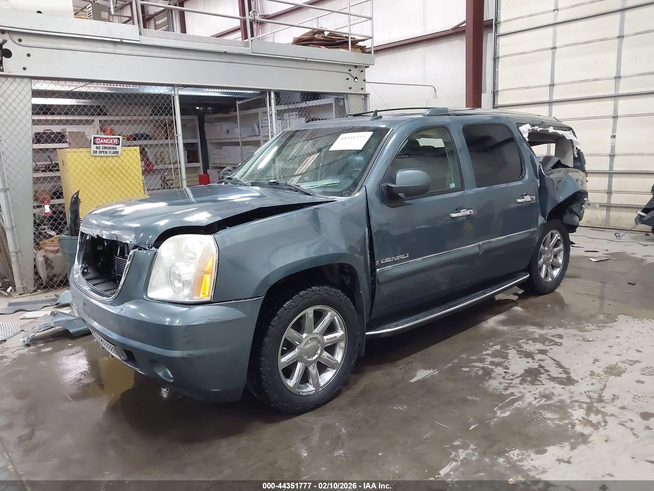 GMC YUKON image 2