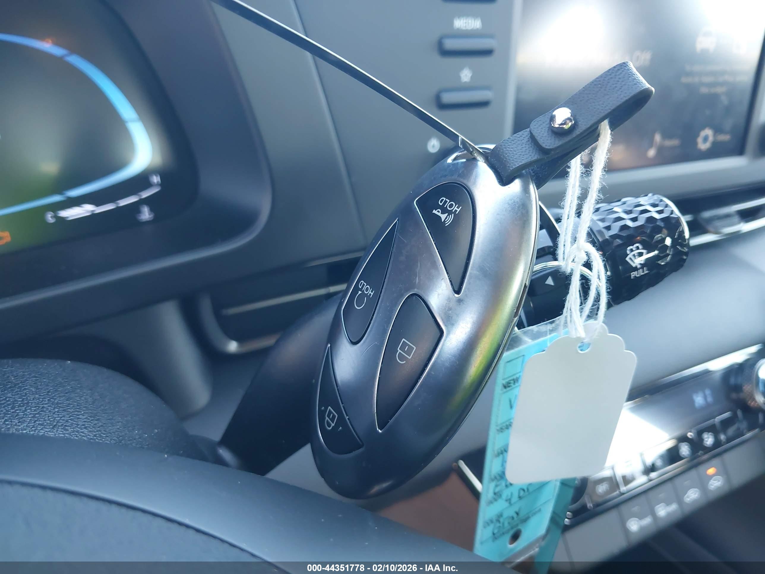 HYUNDAI ELANTRA image 11
