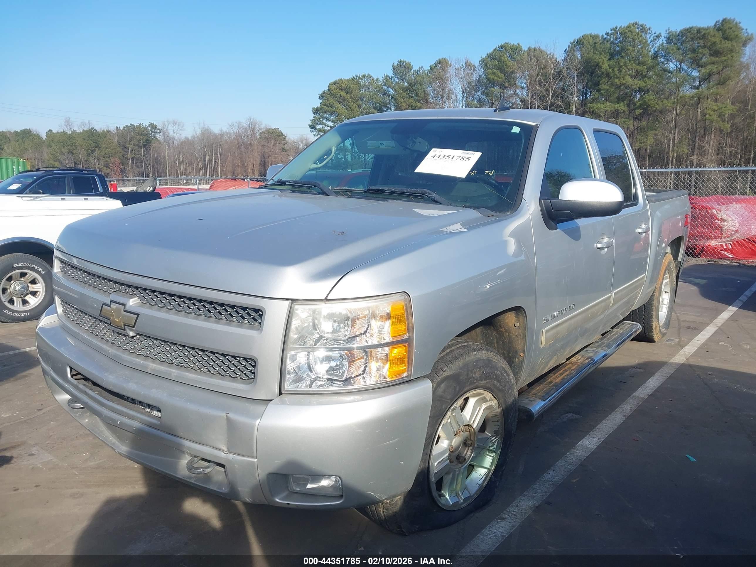 CHEVROLET SILVERADO image 2
