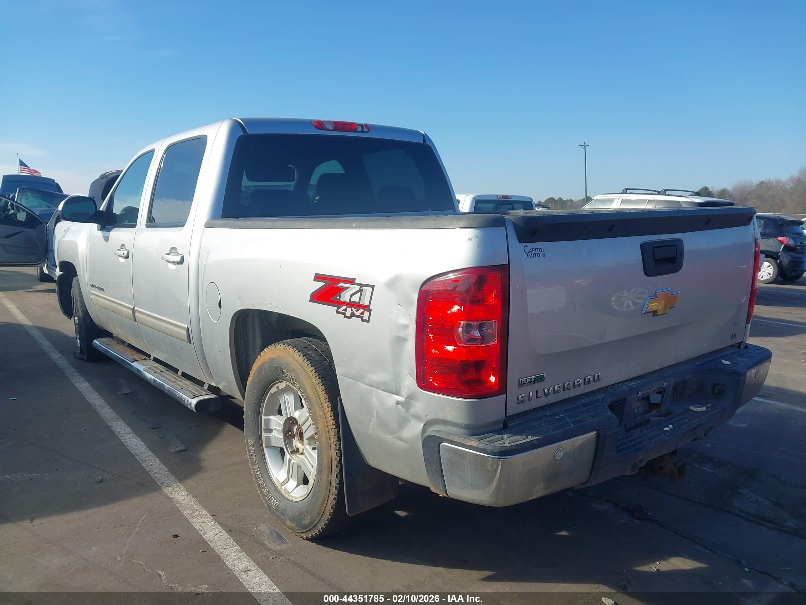 CHEVROLET SILVERADO image 3