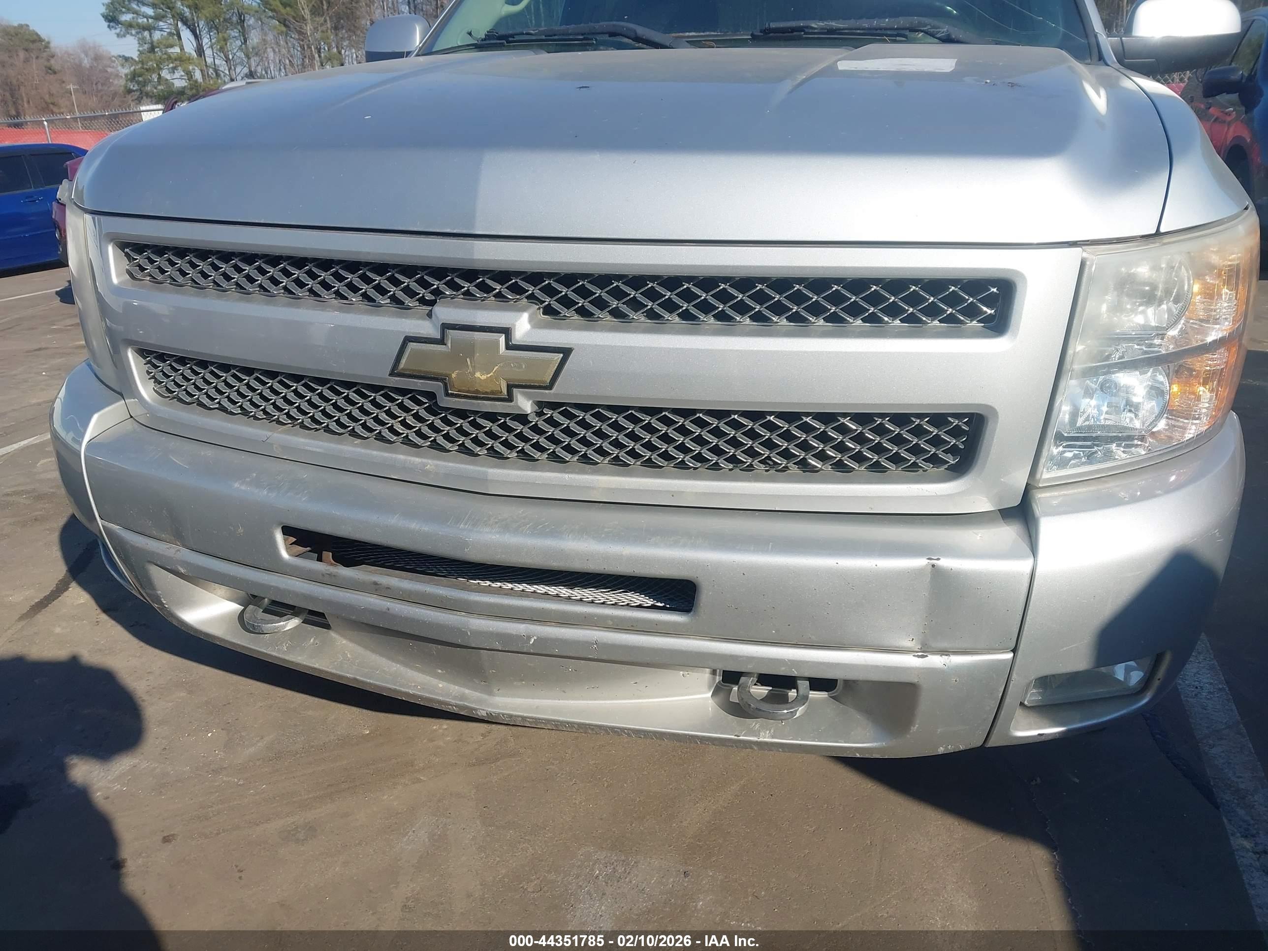 CHEVROLET SILVERADO image 6