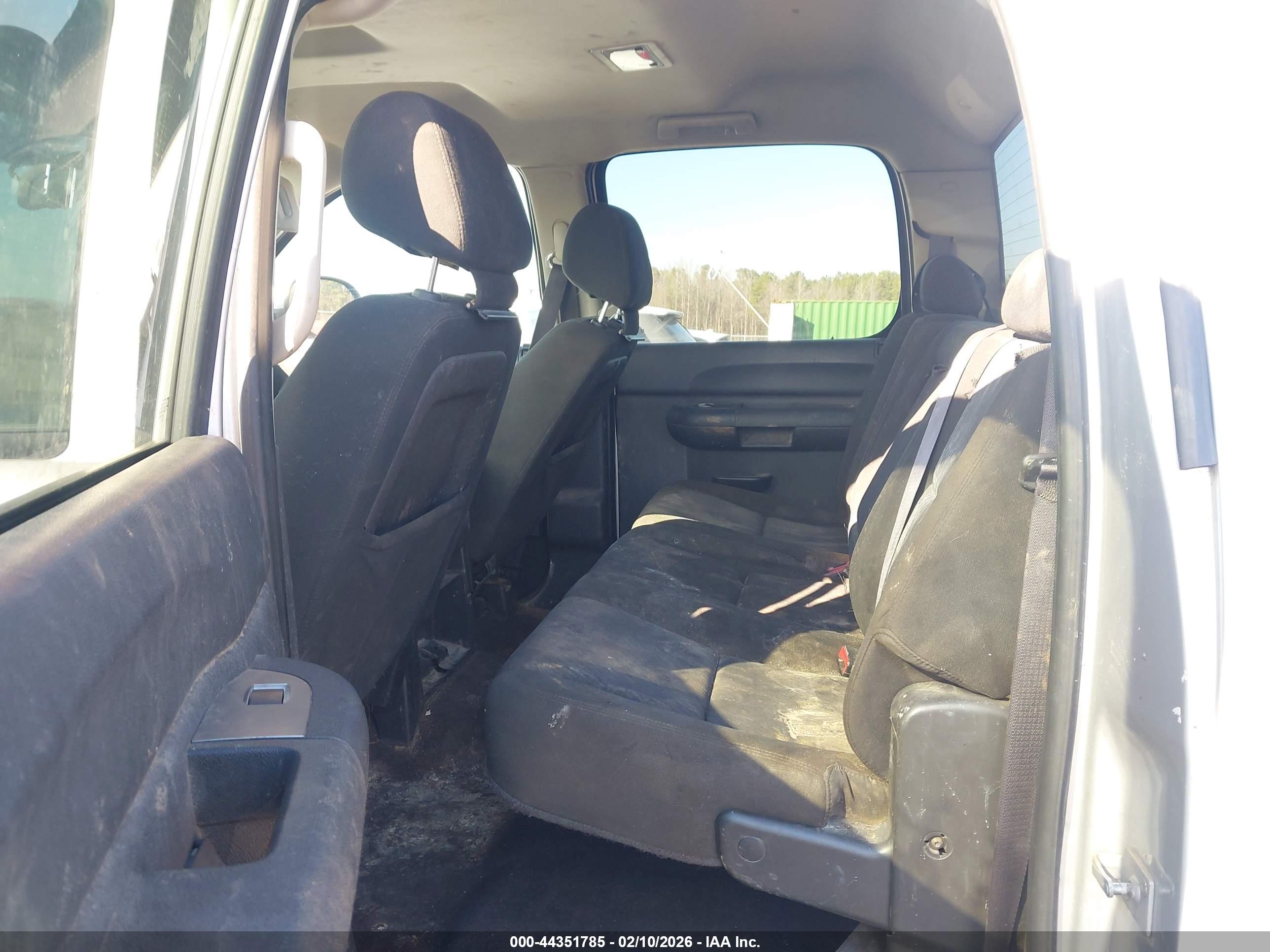 CHEVROLET SILVERADO image 8