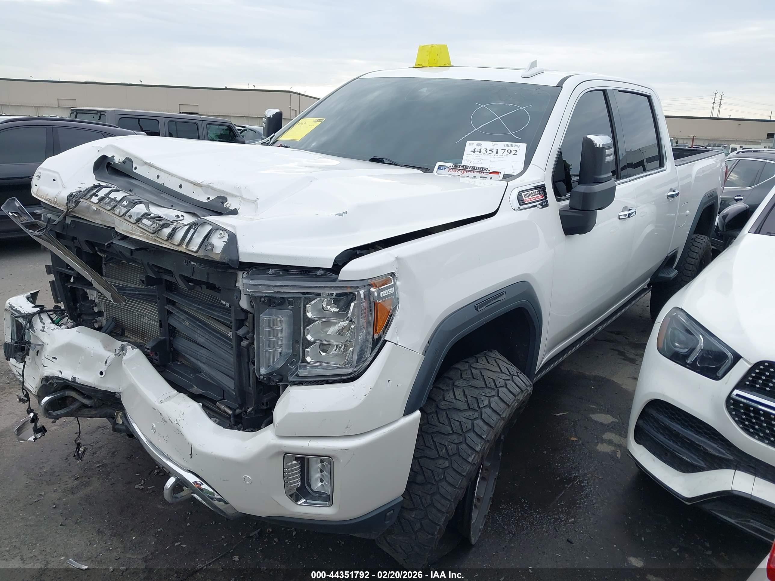 GMC SIERRA image 2
