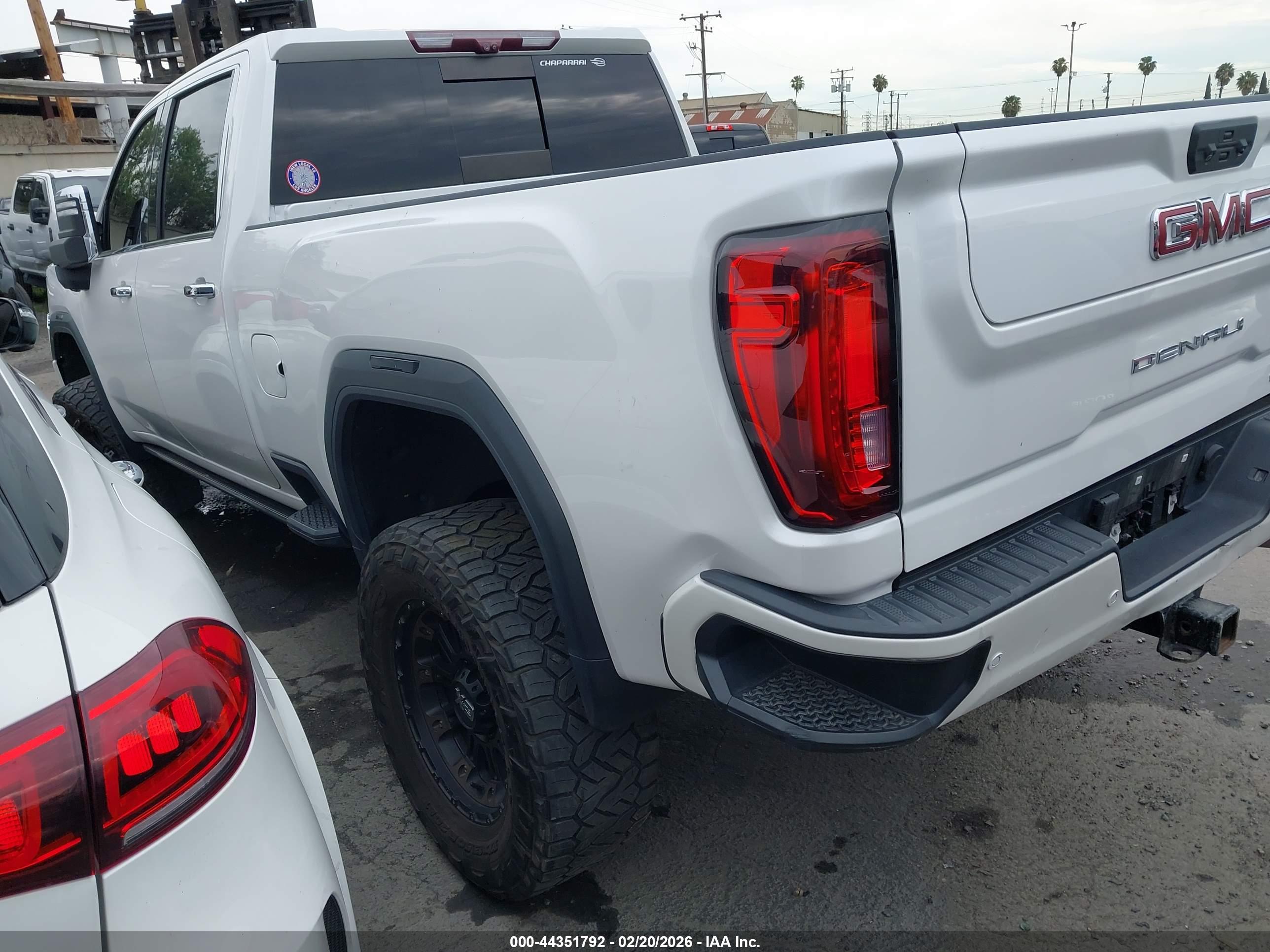 GMC SIERRA image 3