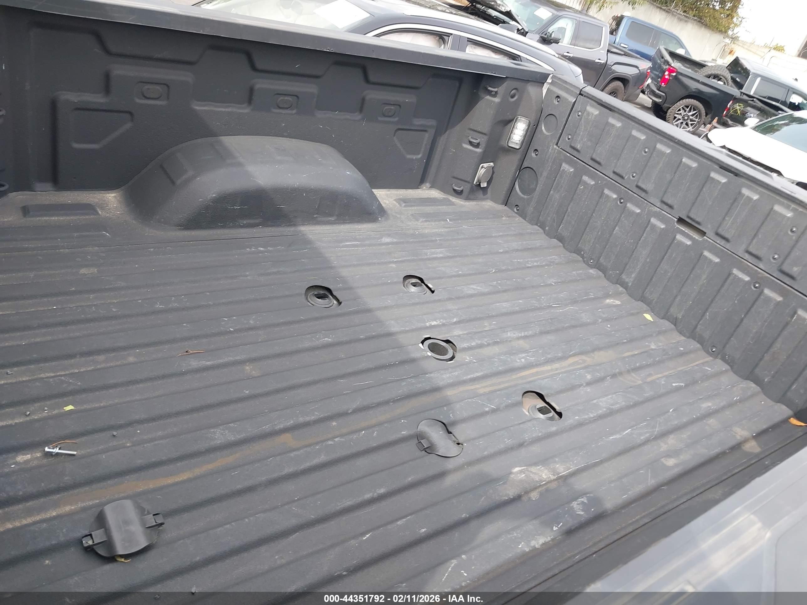 GMC SIERRA image 7