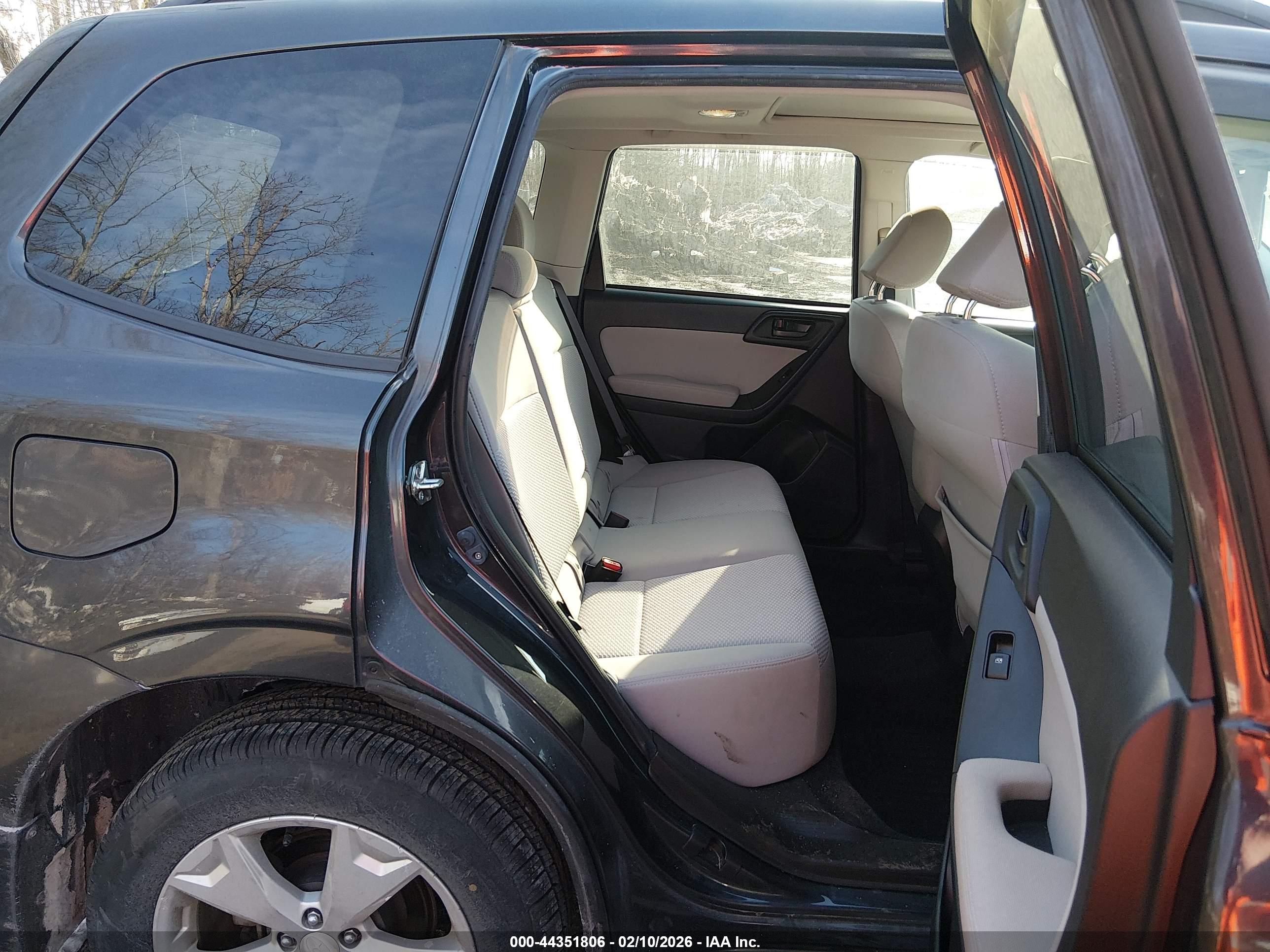 SUBARU FORESTER image 8