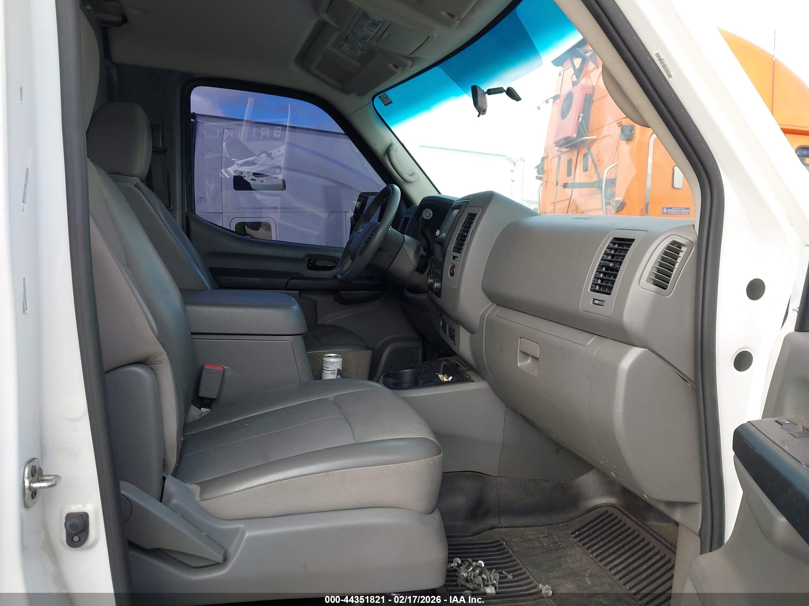 NISSAN NV image 5