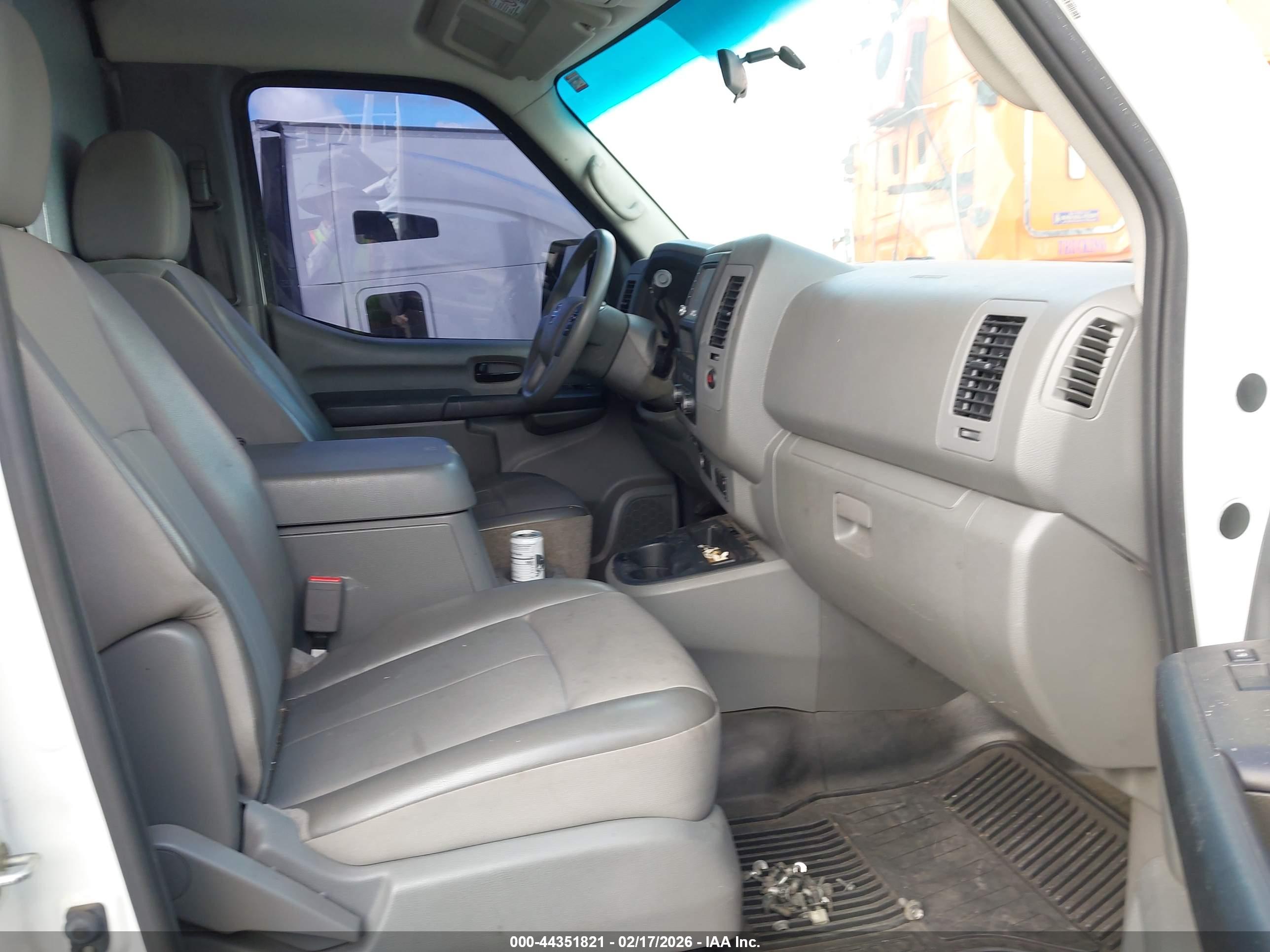 NISSAN NV image 8