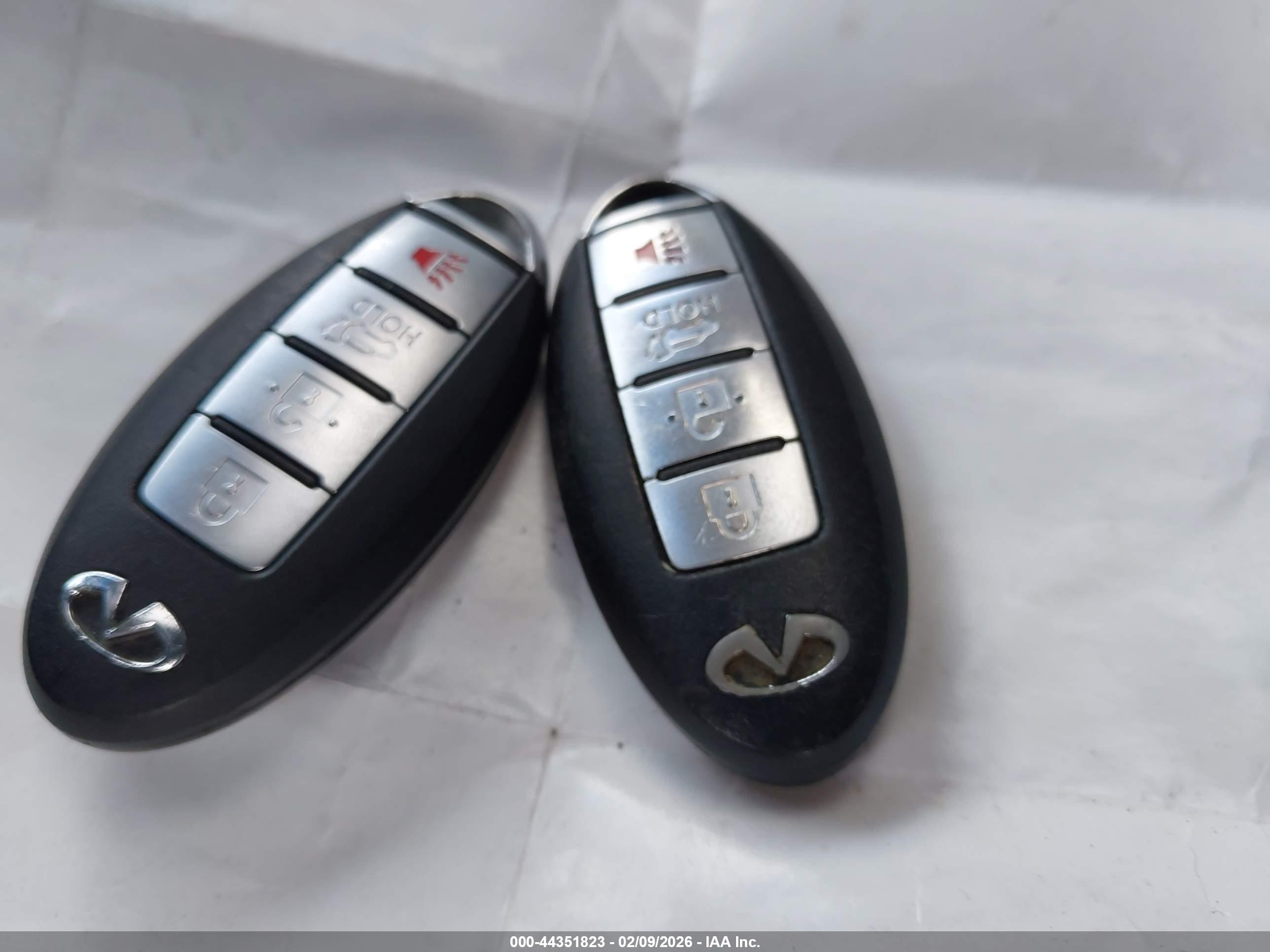 INFINITI QX56 image 11