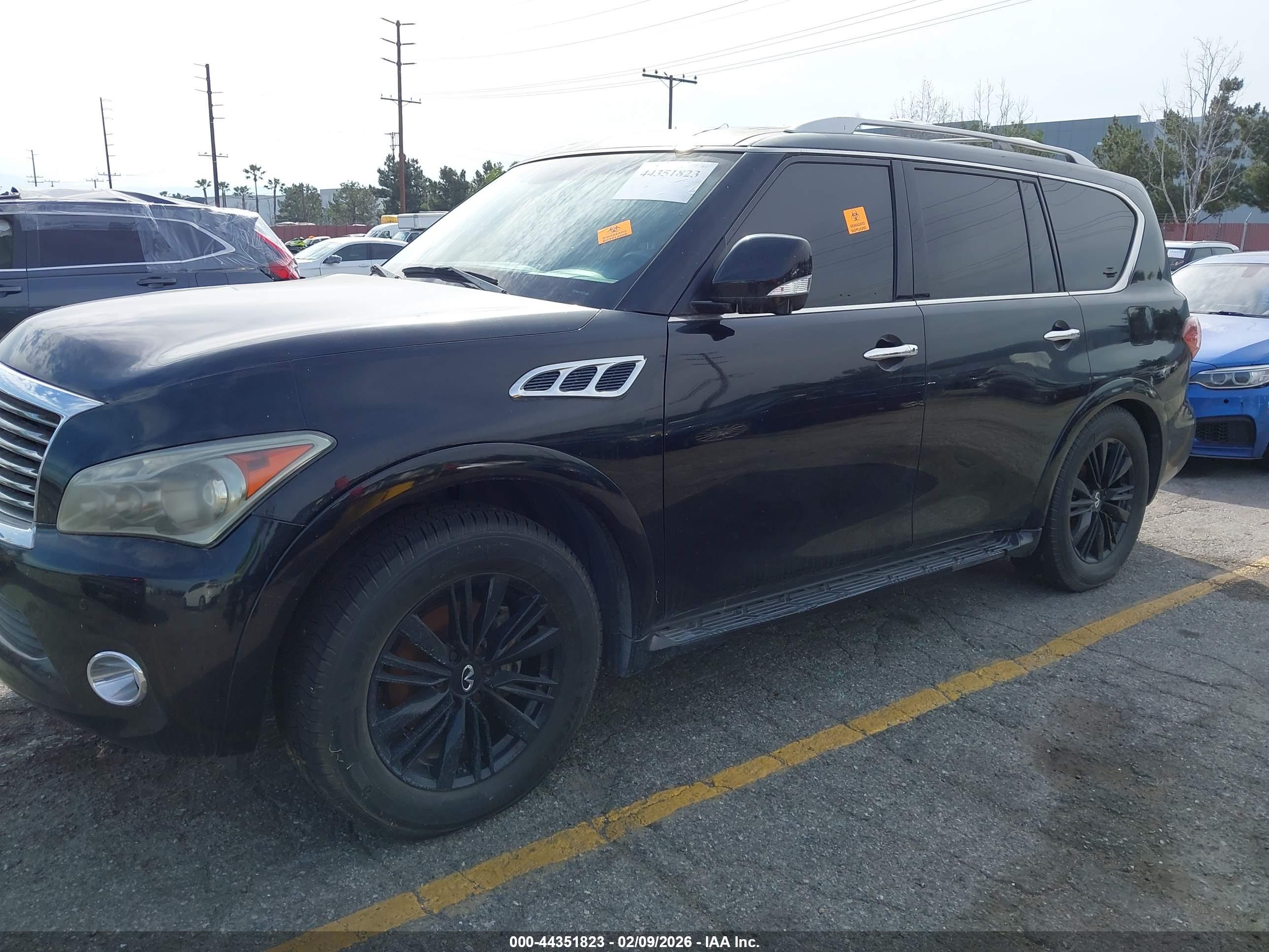 INFINITI QX56 image 2
