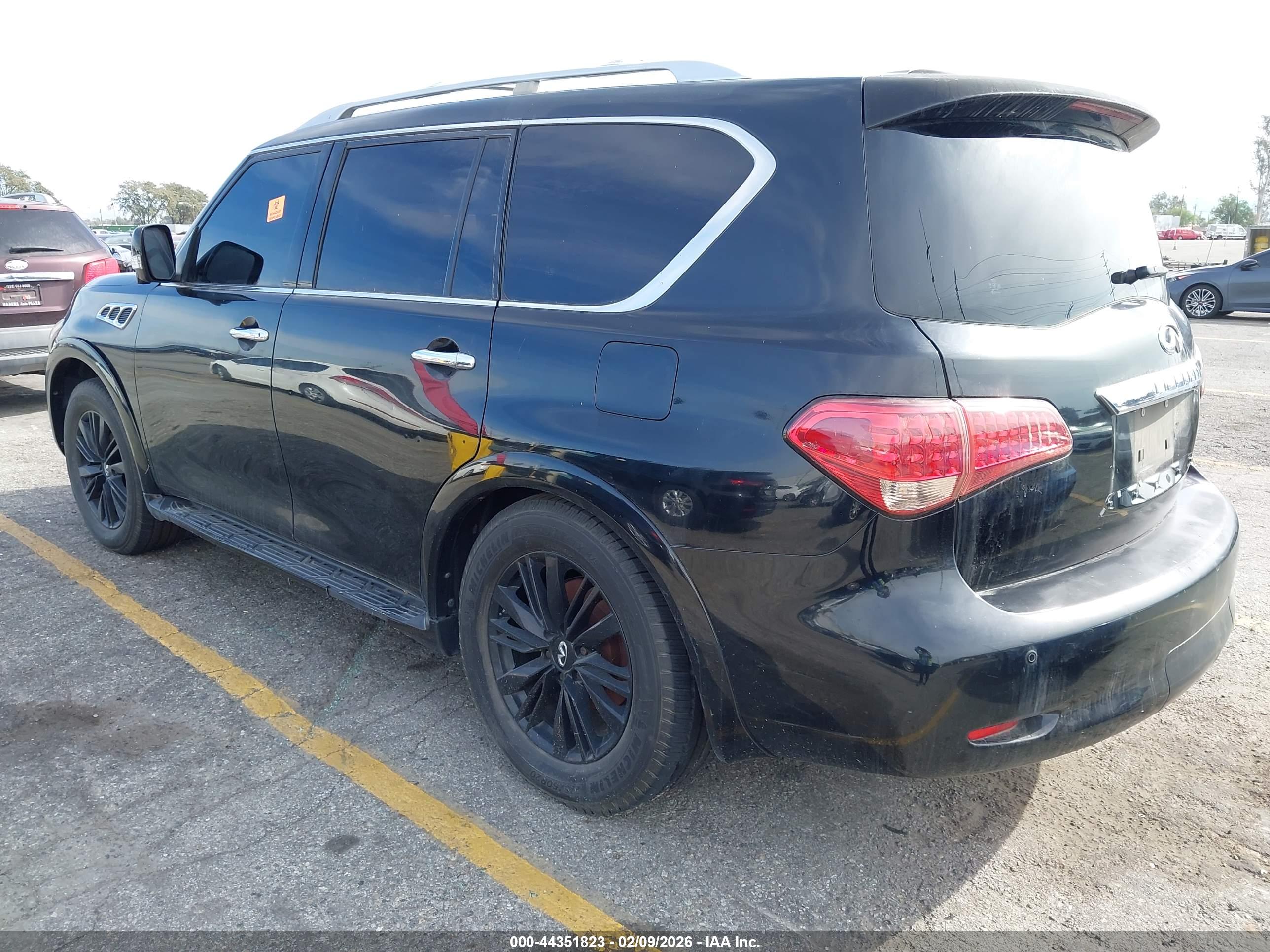 INFINITI QX56 image 3