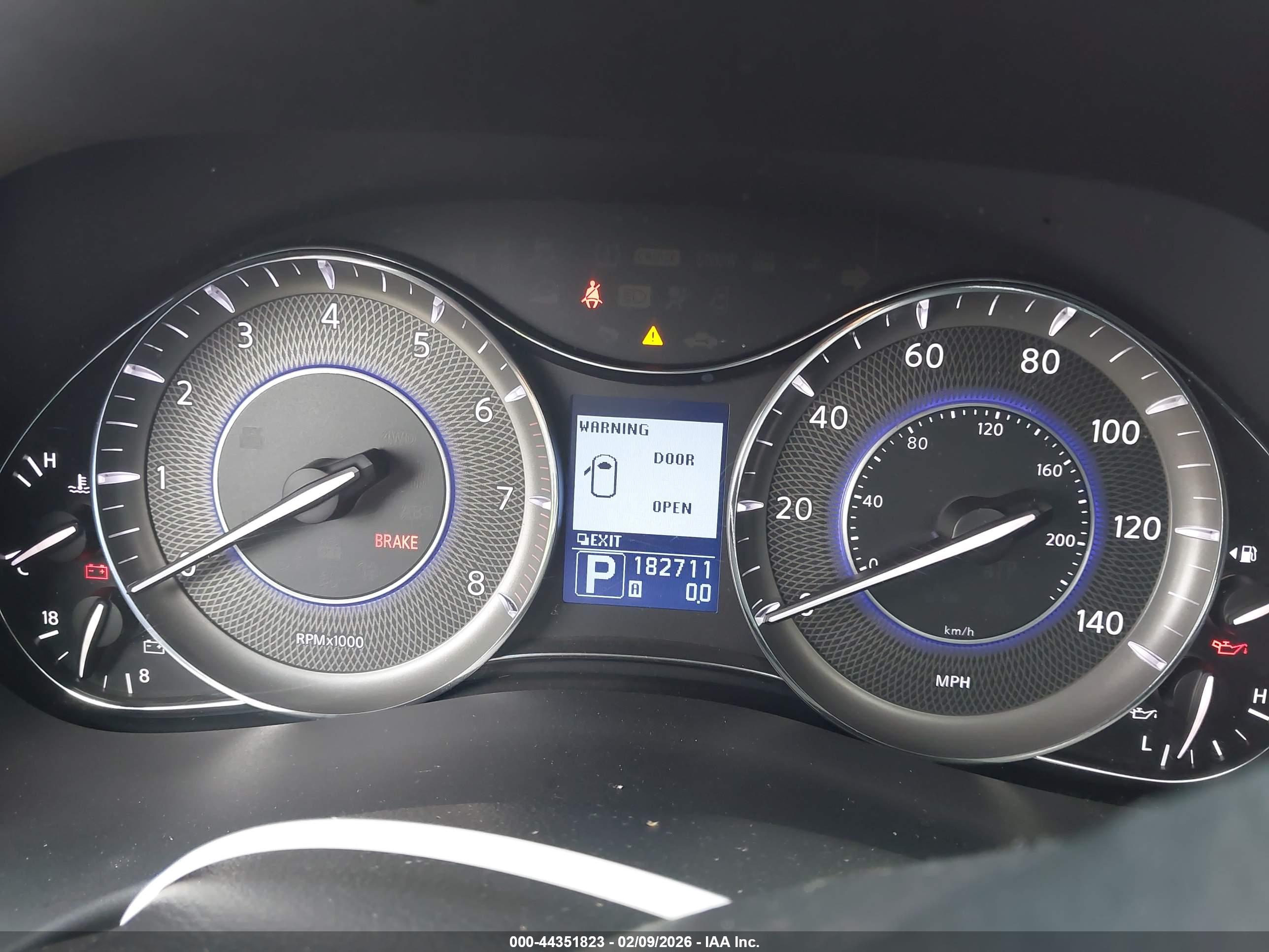 INFINITI QX56 image 7