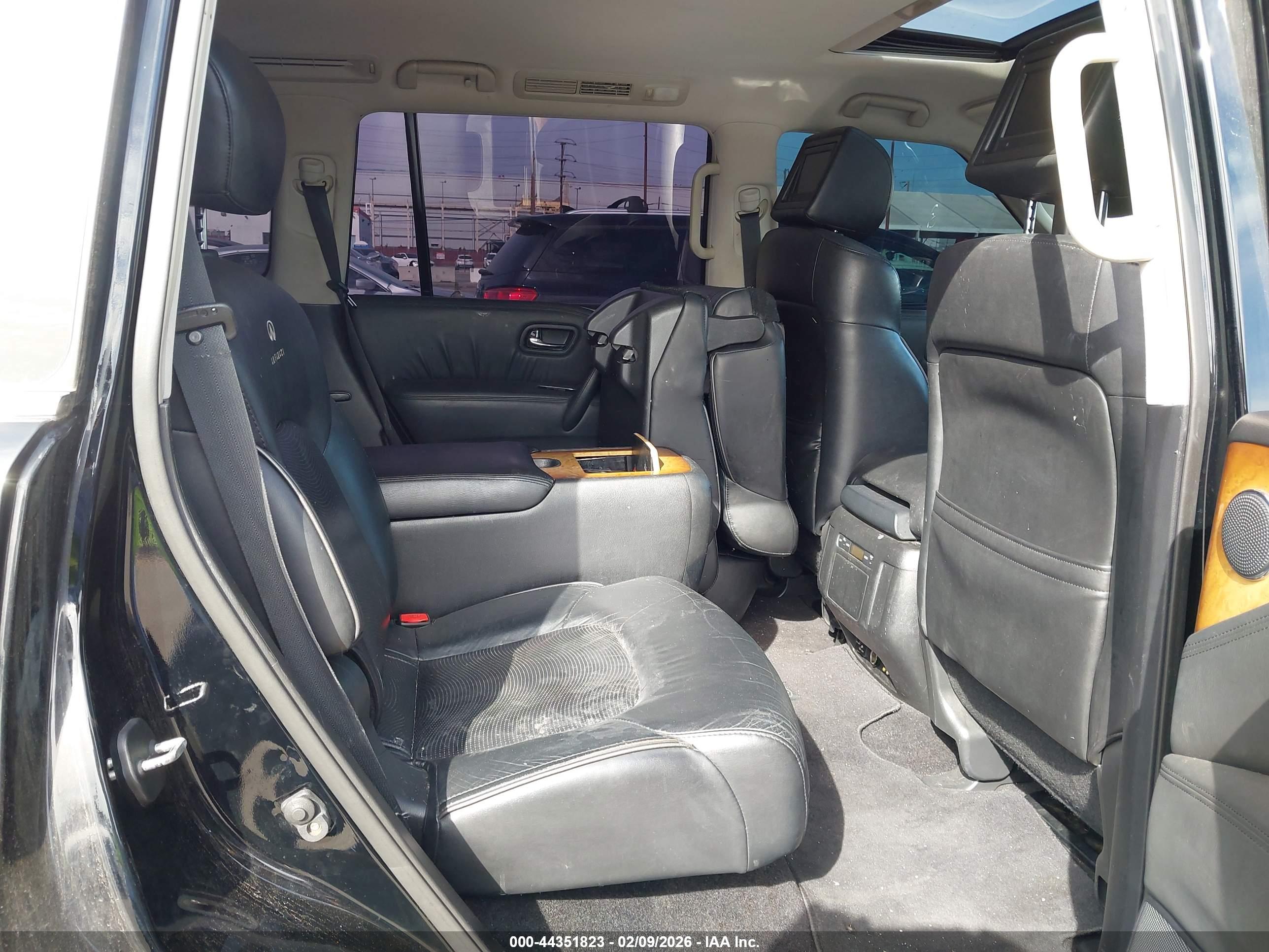 INFINITI QX56 image 8