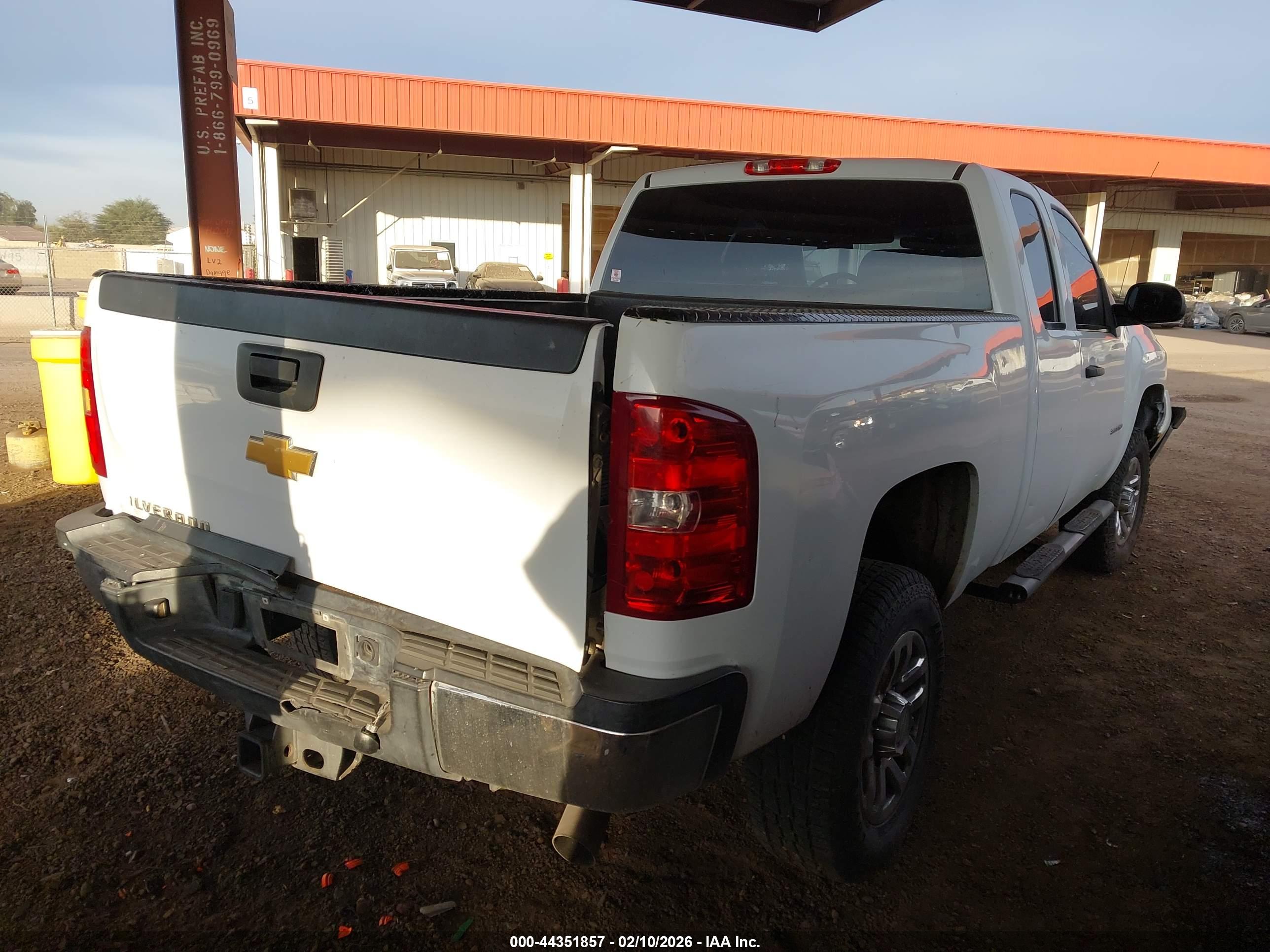 CHEVROLET SILVERADO image 4