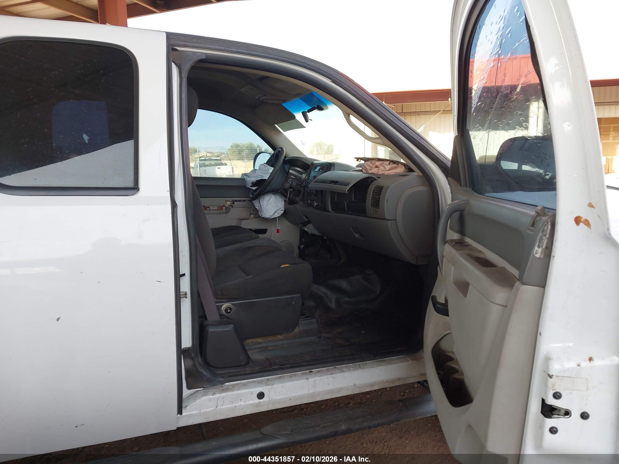 CHEVROLET SILVERADO image 5