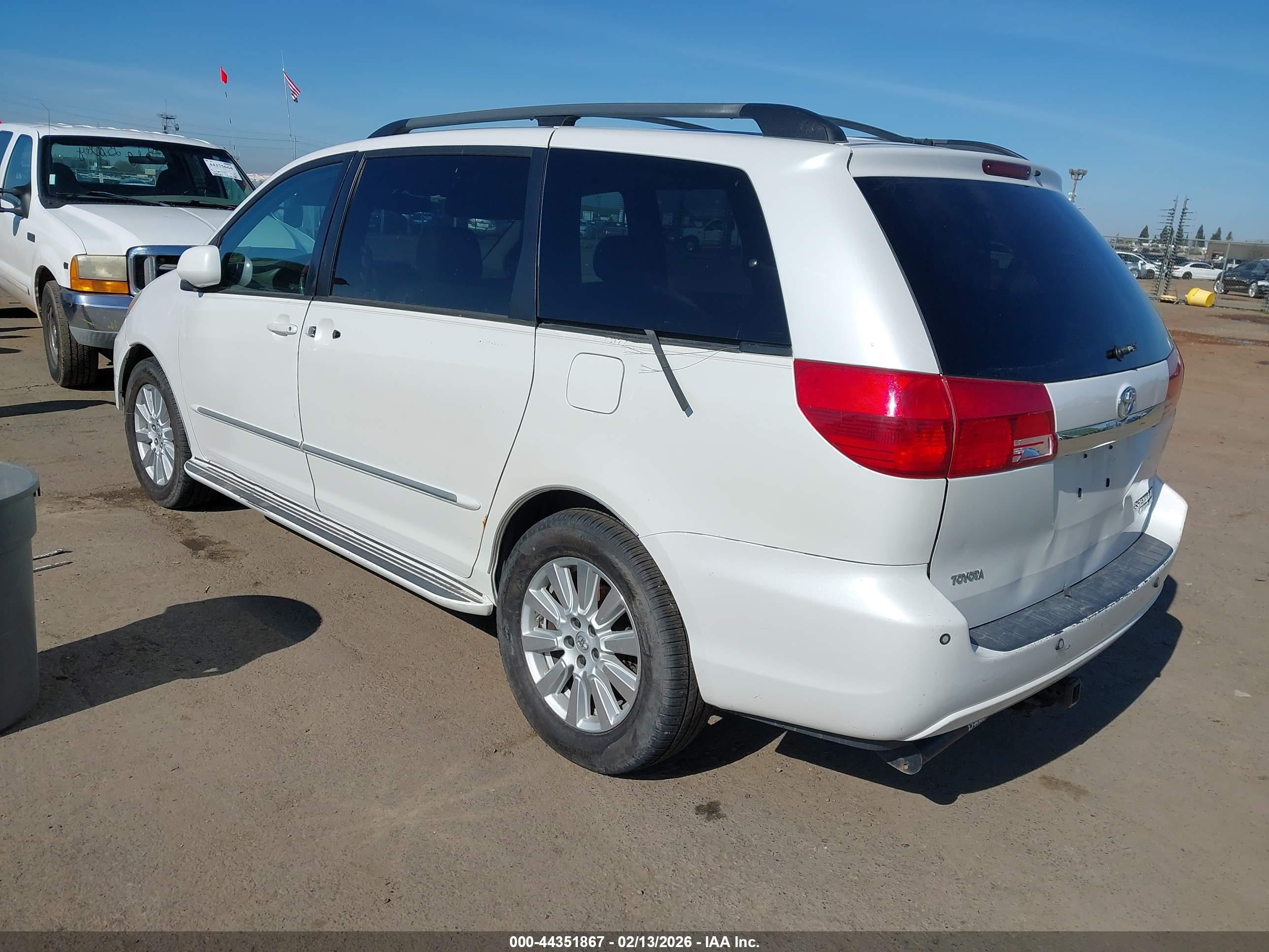 TOYOTA SIENNA image 3
