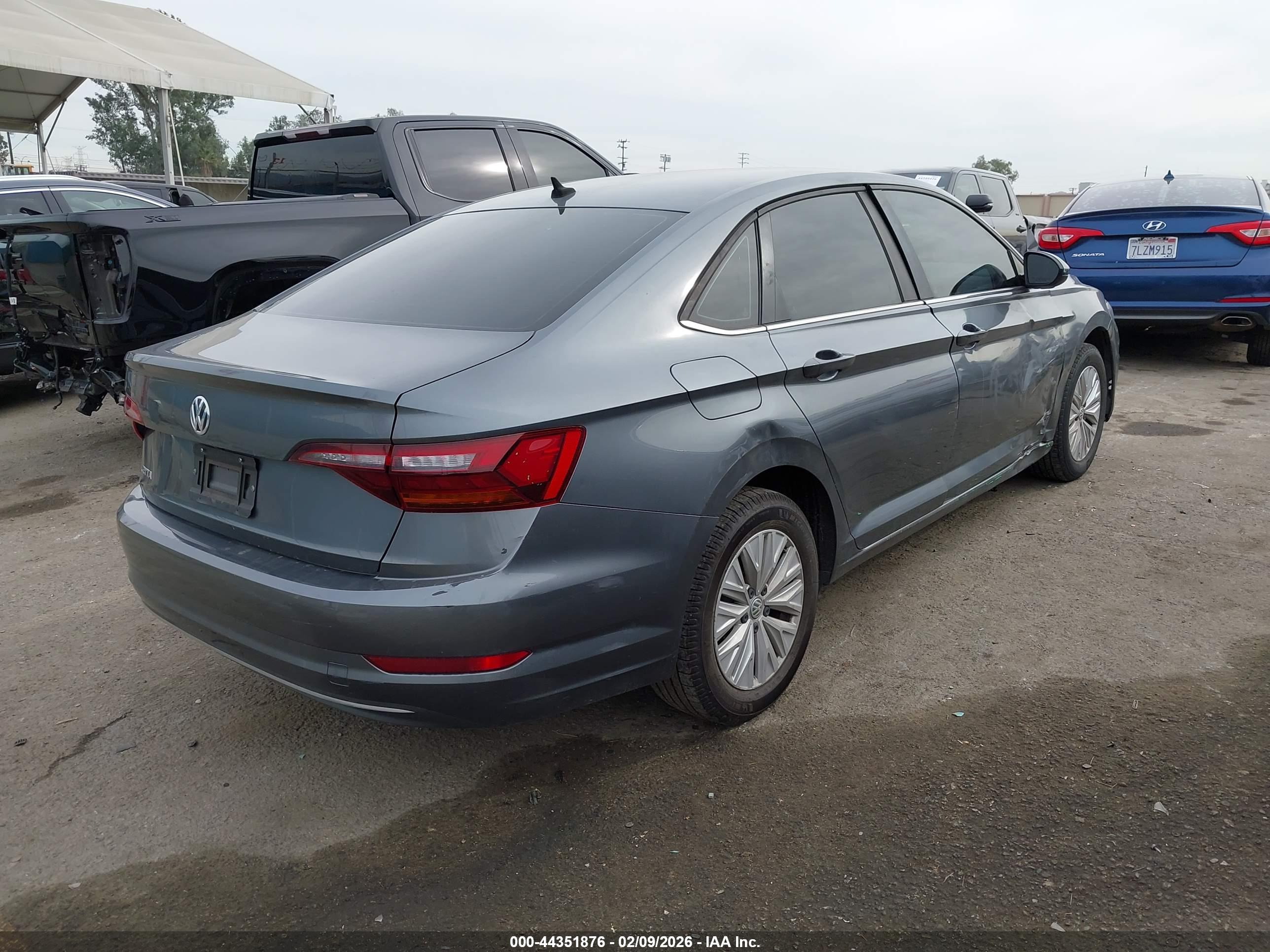 VOLKSWAGEN JETTA image 4