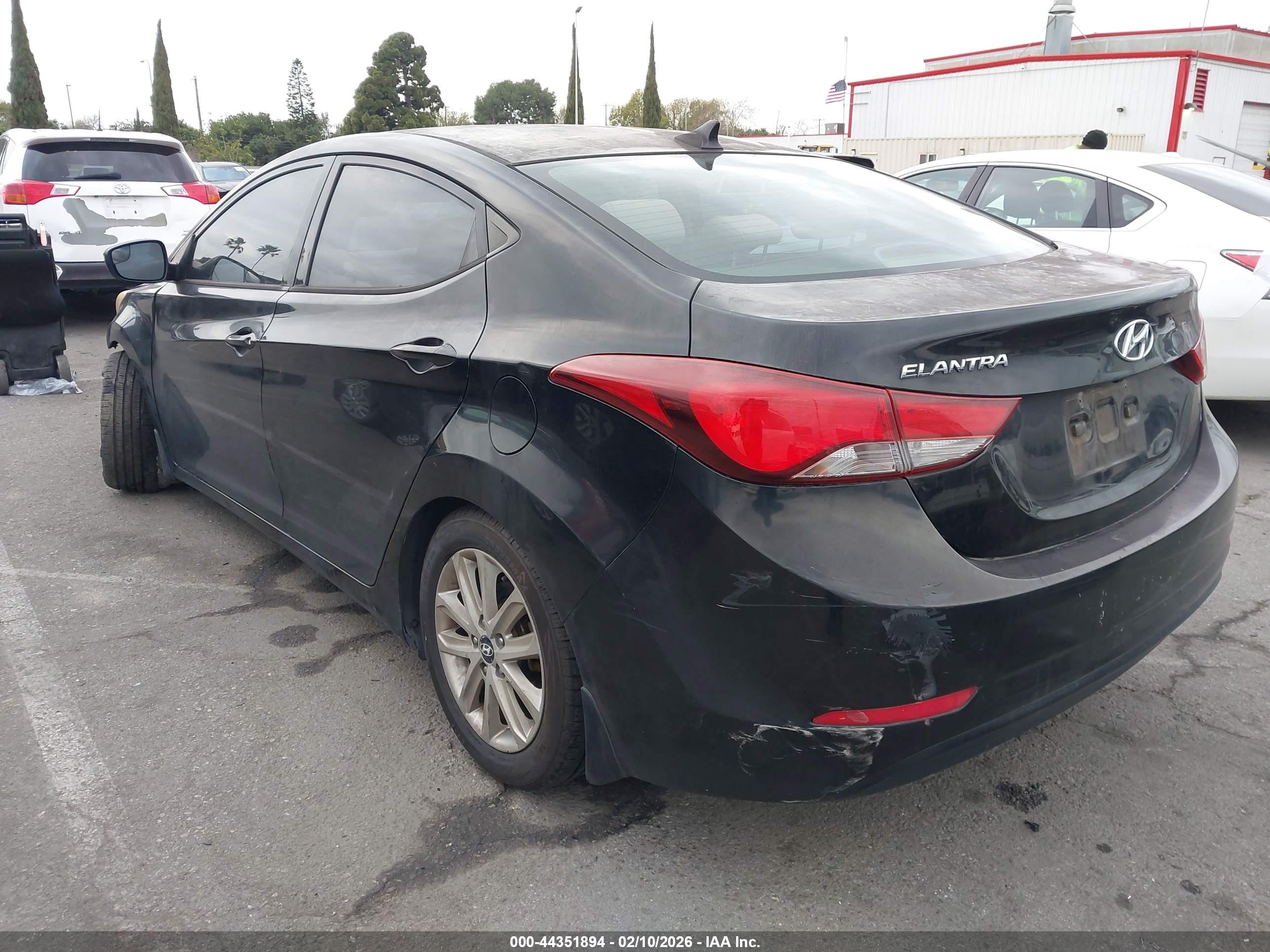 HYUNDAI ELANTRA image 3