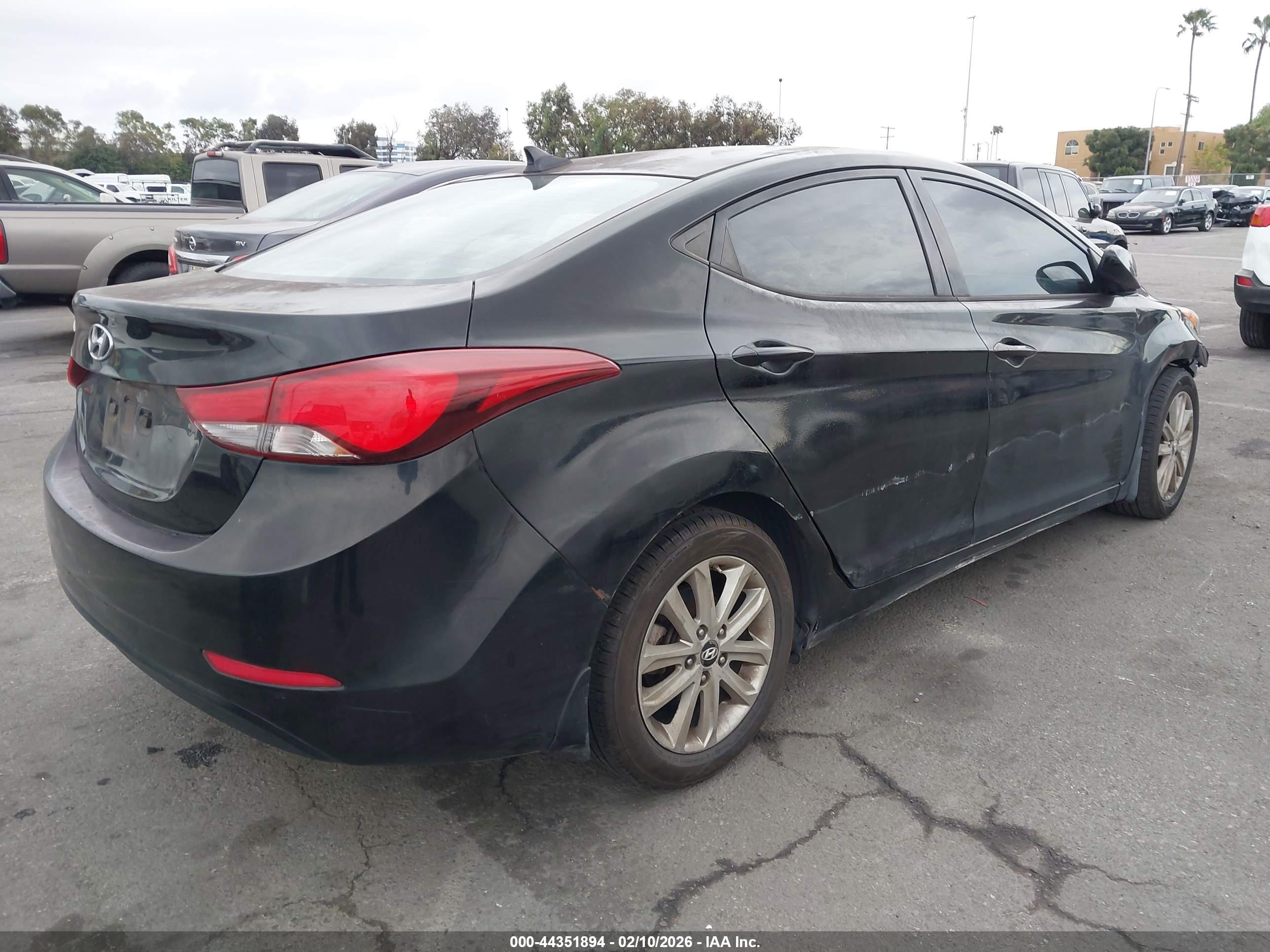 HYUNDAI ELANTRA image 4