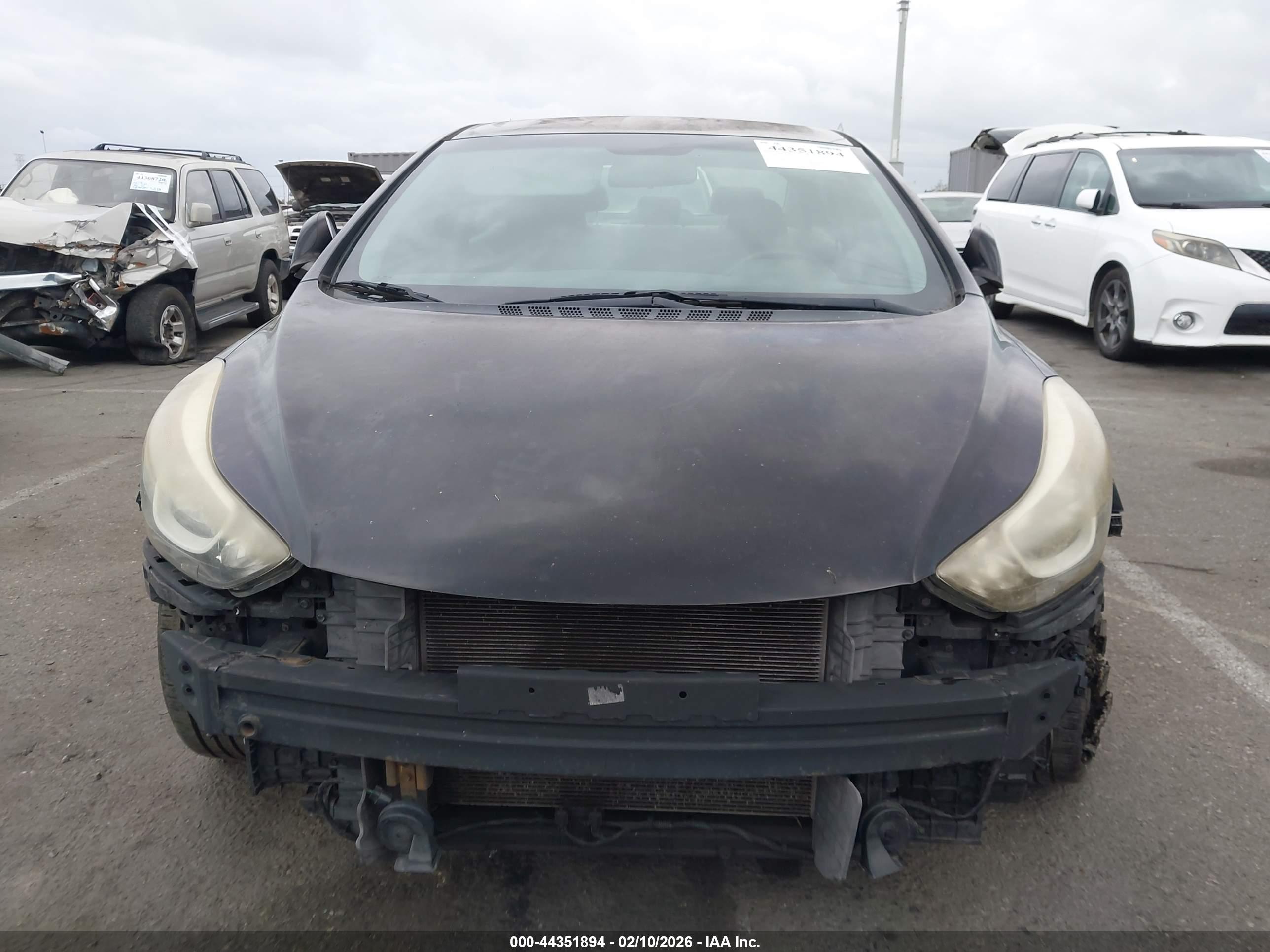 HYUNDAI ELANTRA image 6