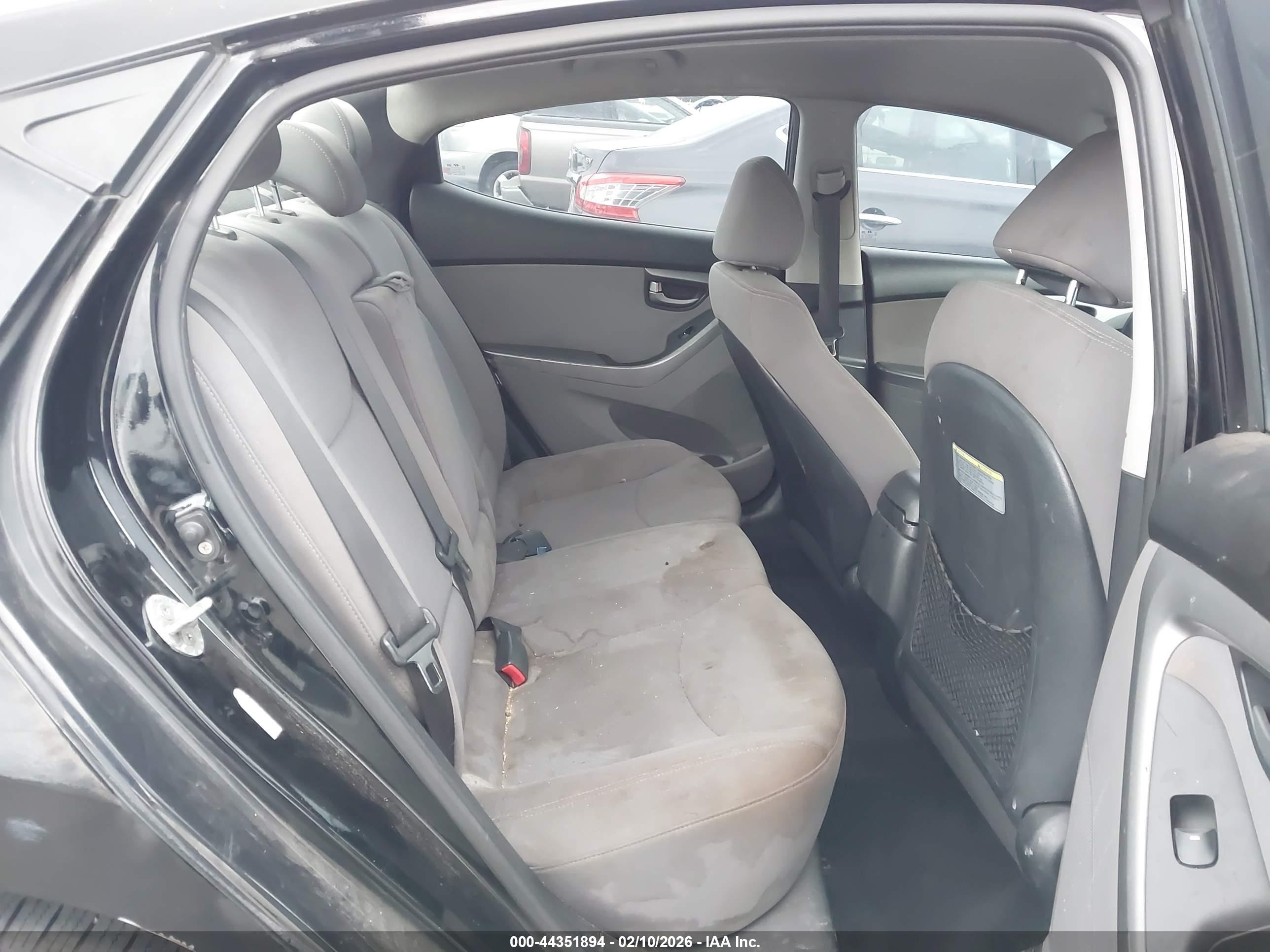 HYUNDAI ELANTRA image 8