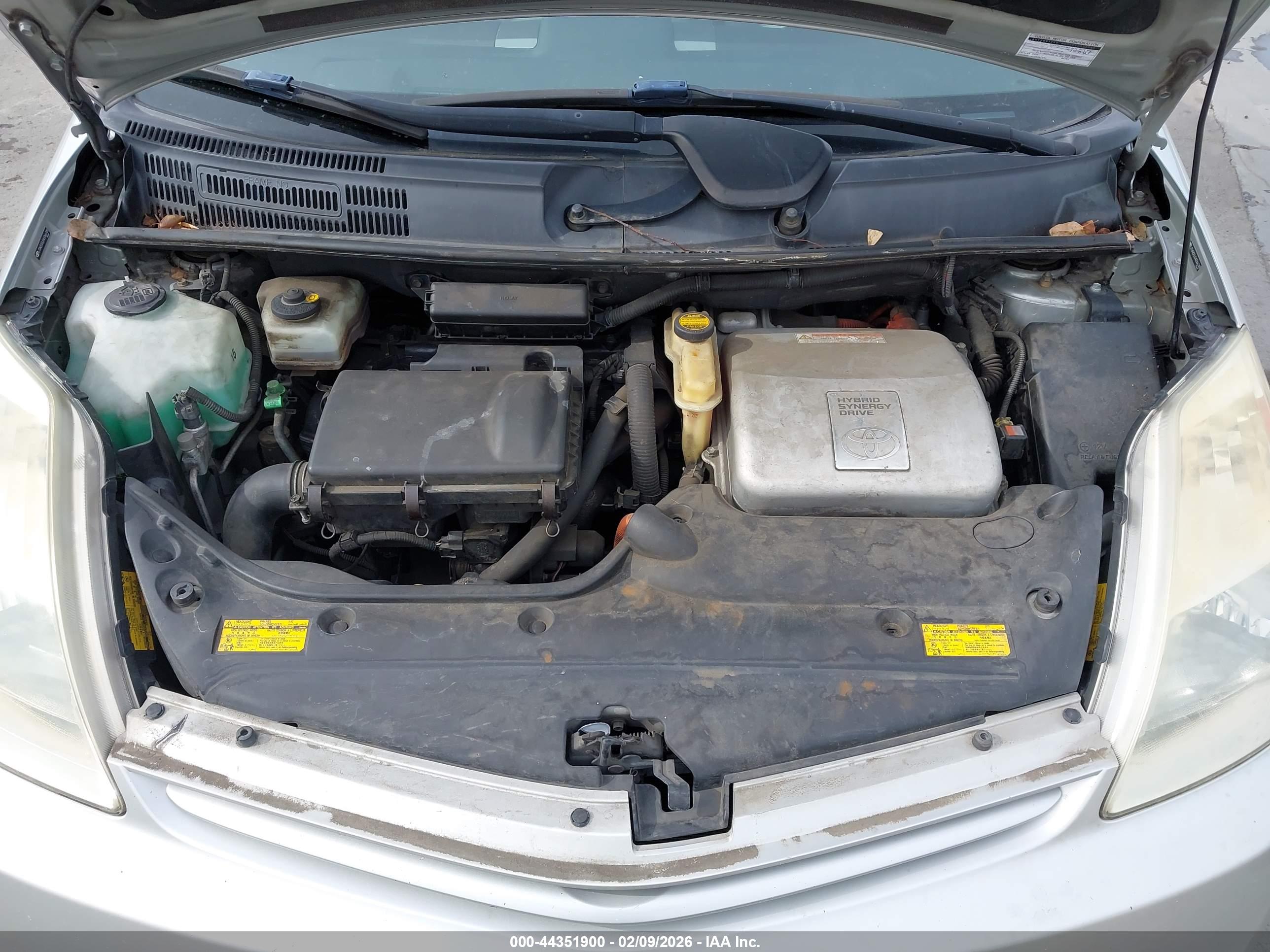 TOYOTA PRIUS image 10