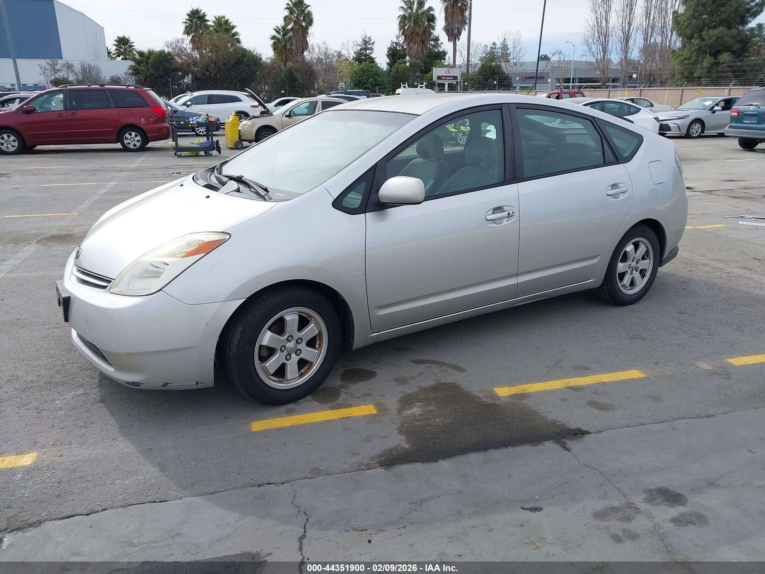 TOYOTA PRIUS image 2