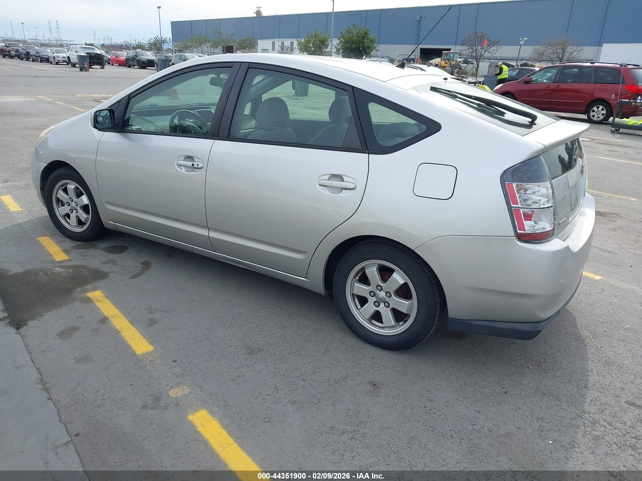 TOYOTA PRIUS image 3