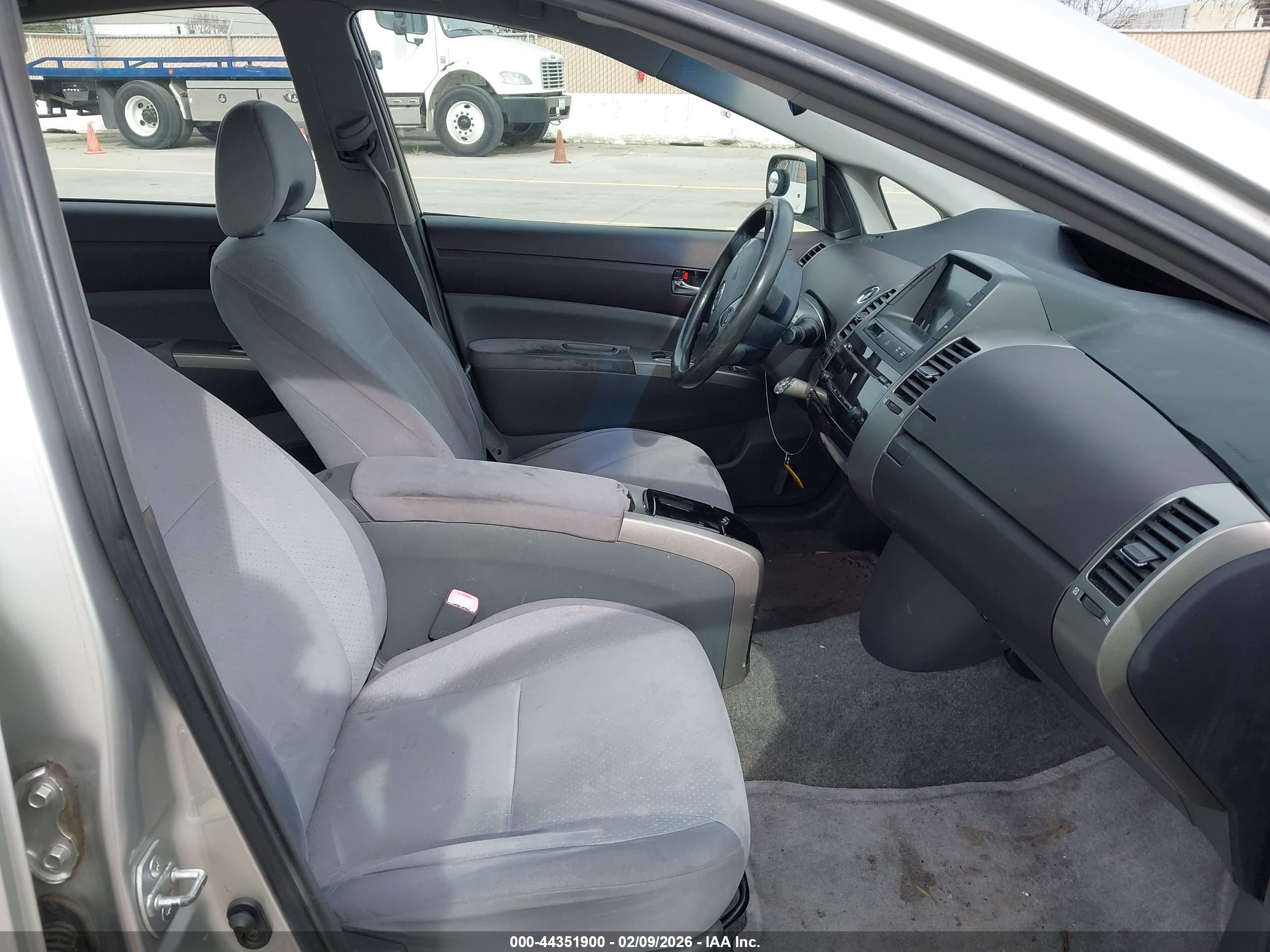TOYOTA PRIUS image 5