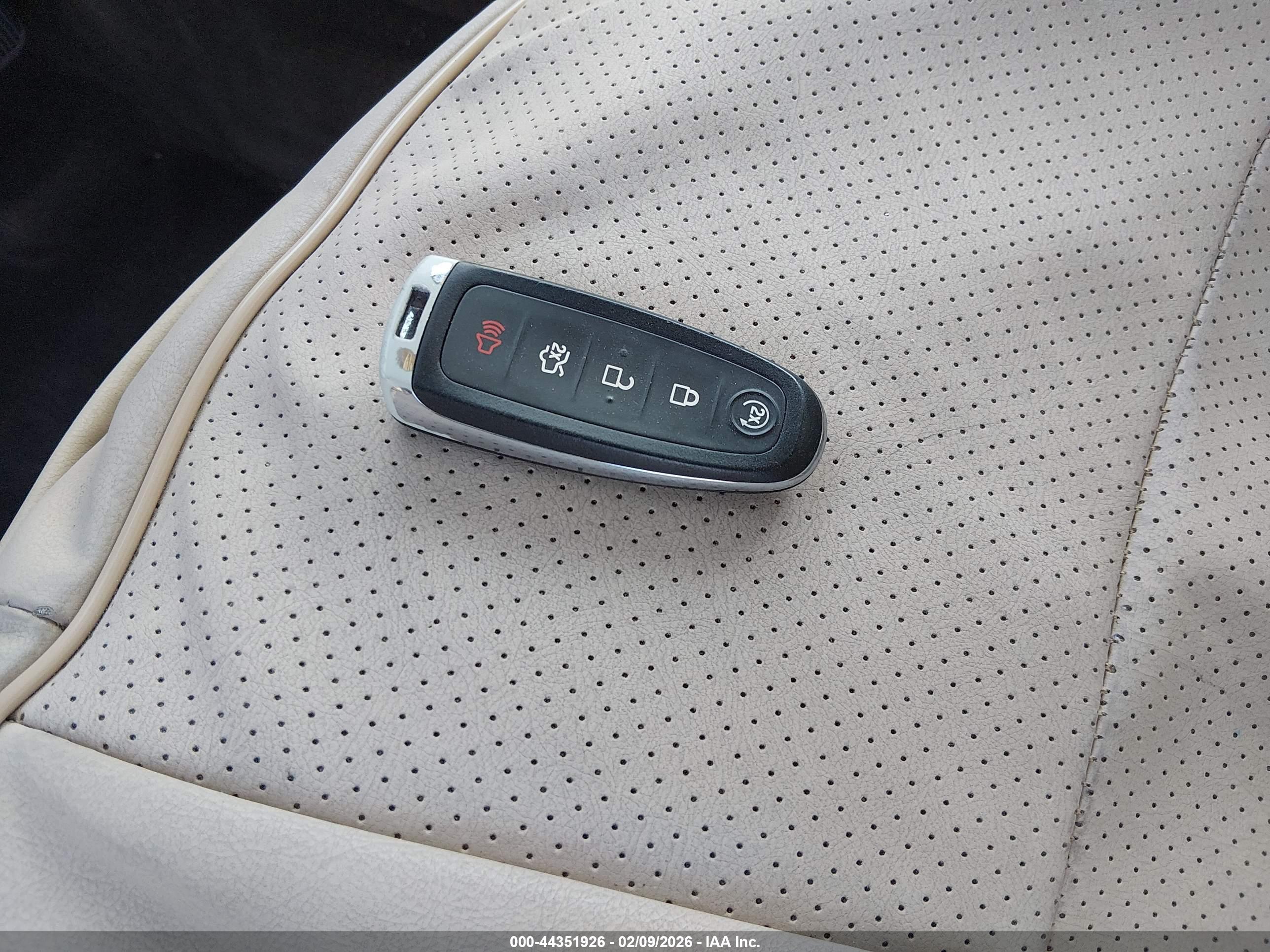 LINCOLN MKT image 11