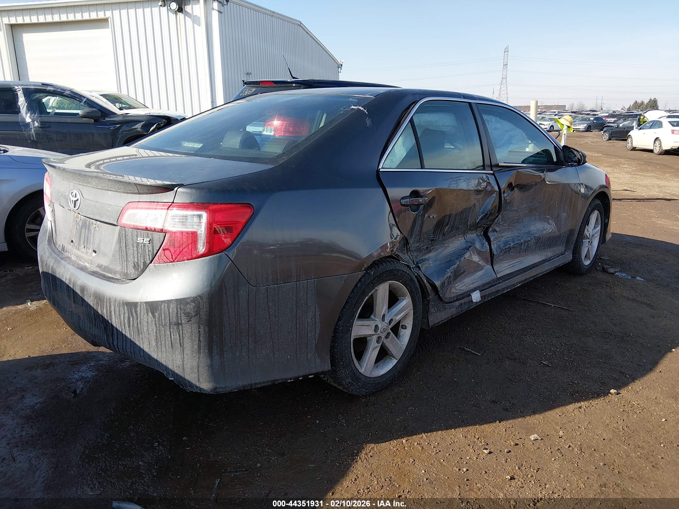 TOYOTA CAMRY image 4