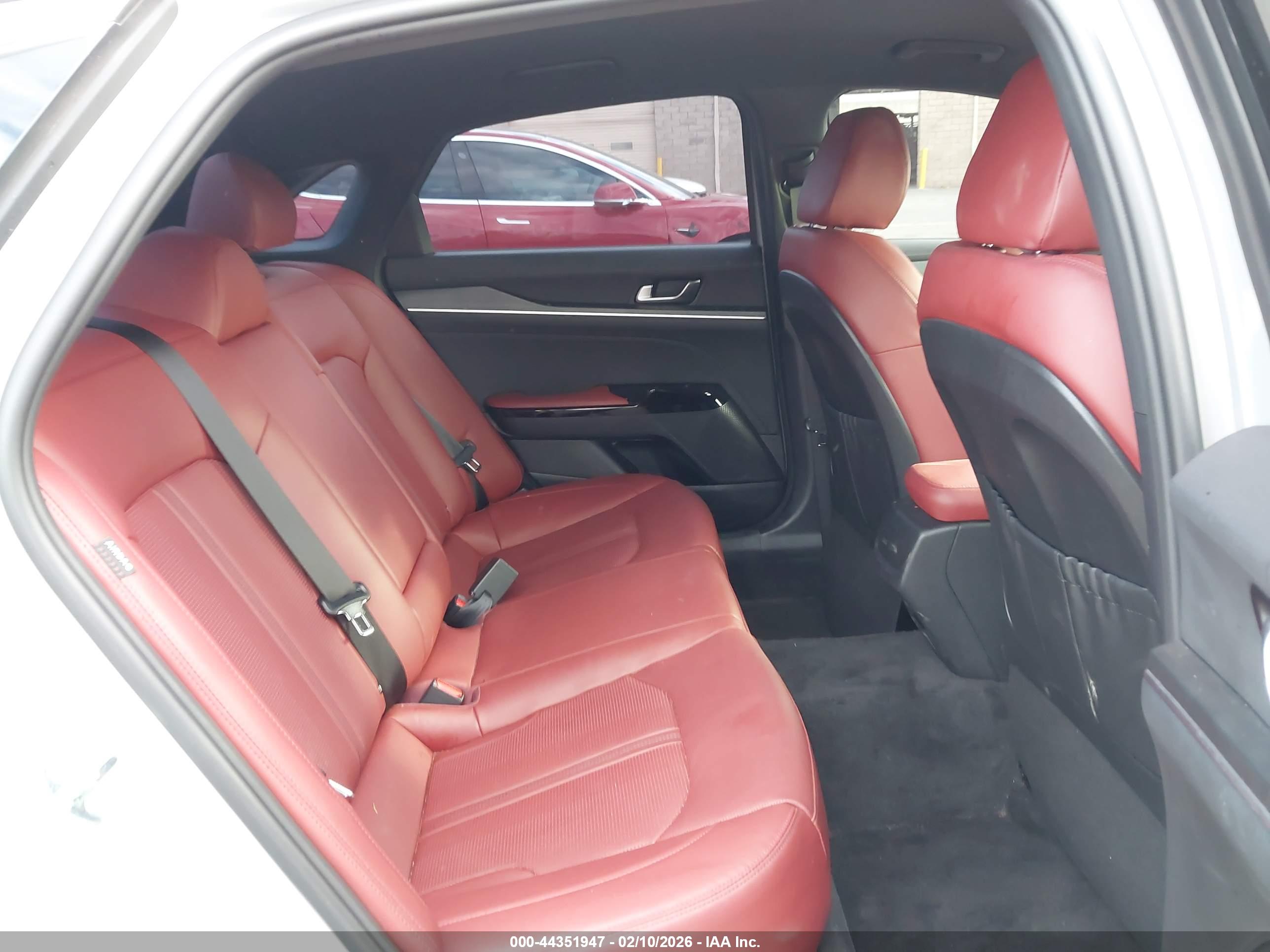 KIA K5 image 8