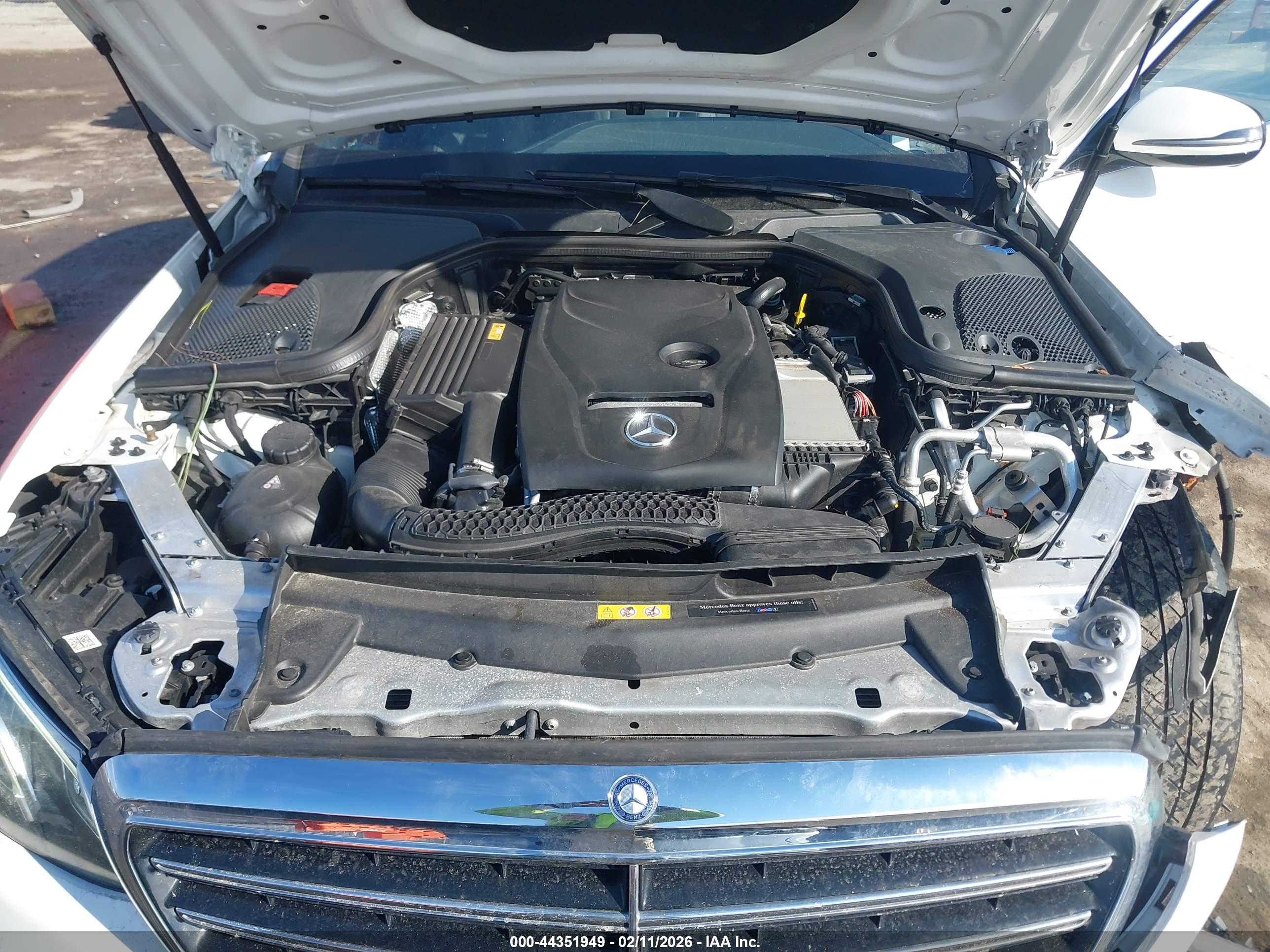 MERCEDES-BENZ E image 10
