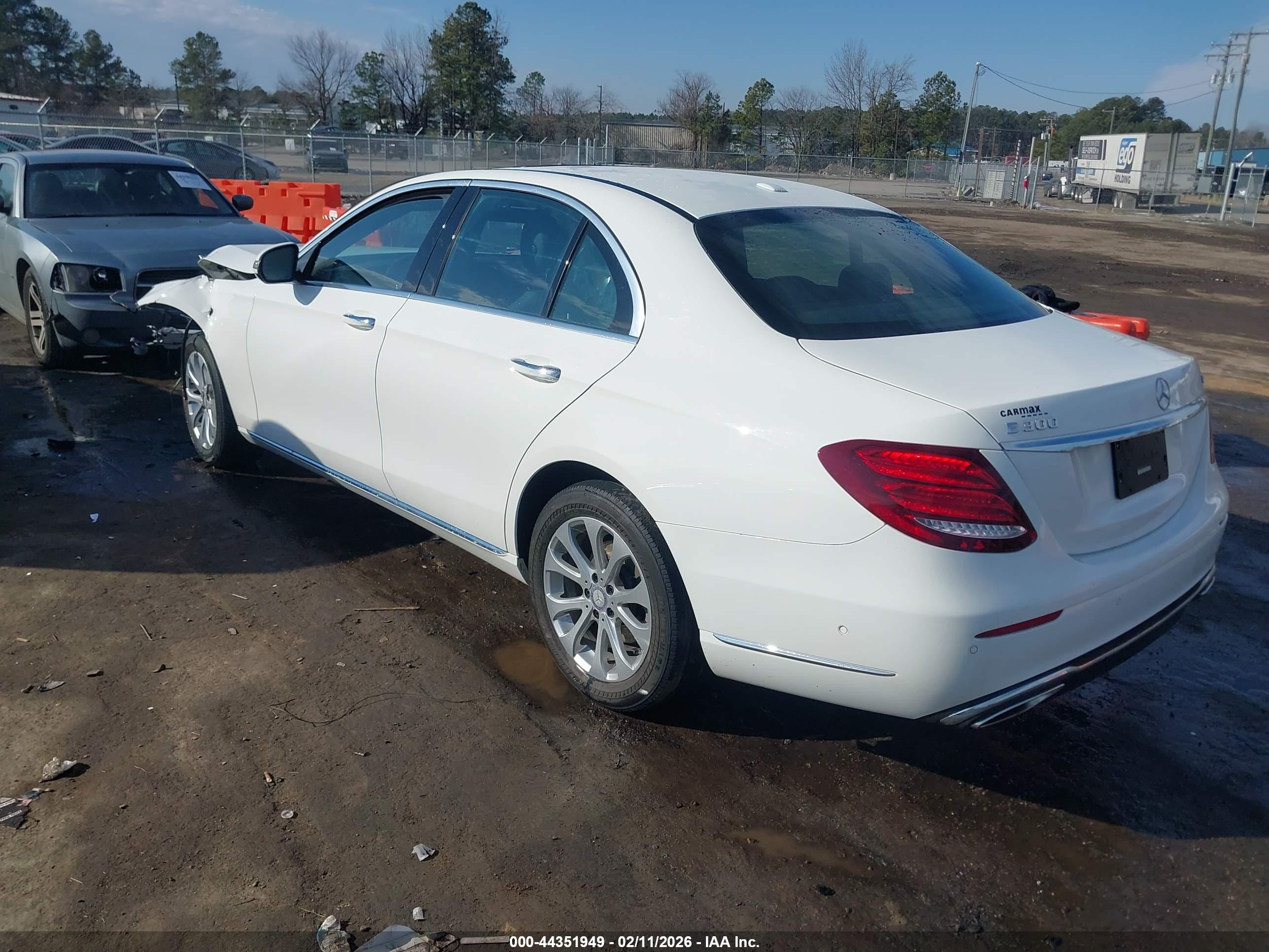 MERCEDES-BENZ E image 3