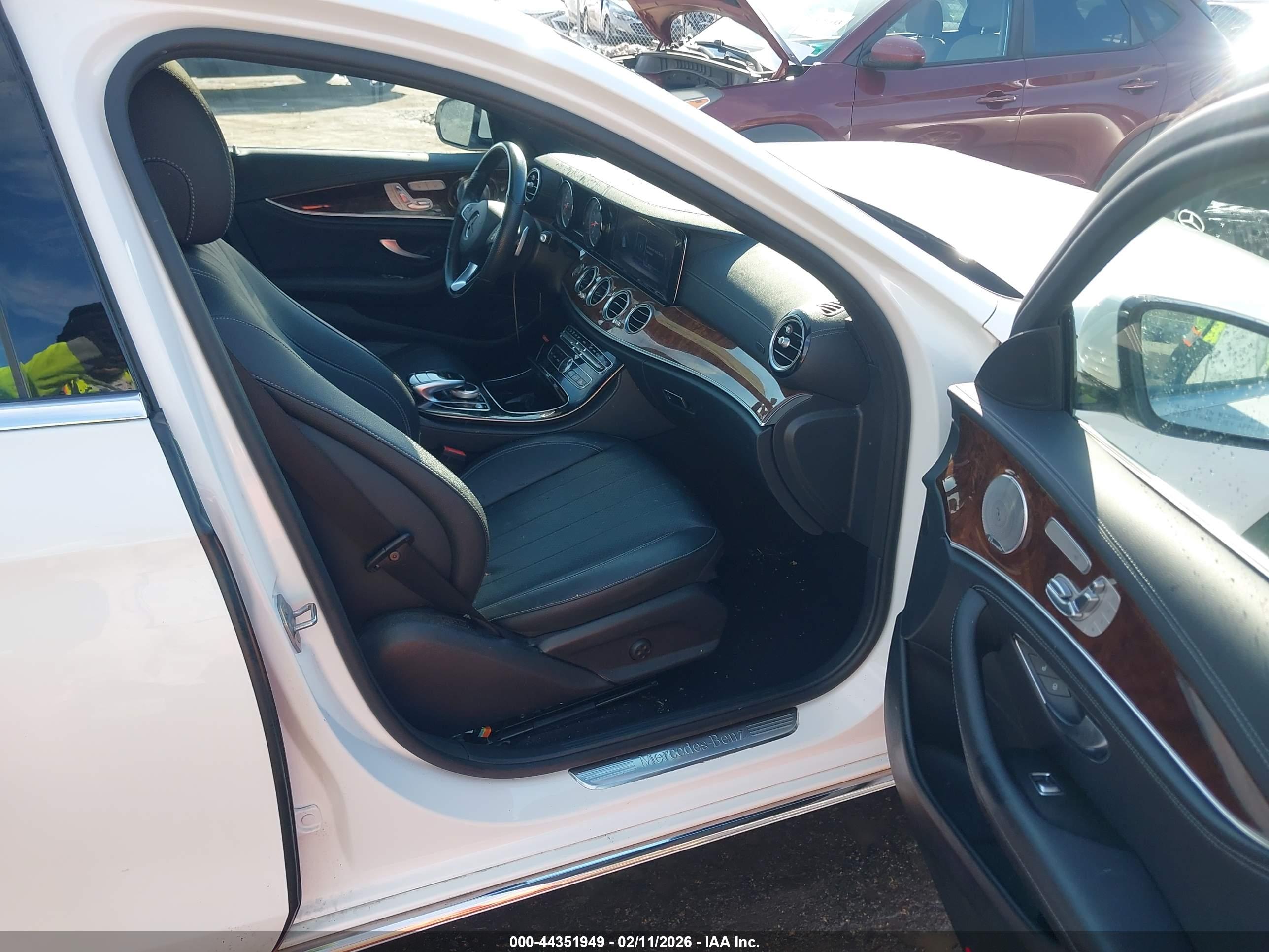 MERCEDES-BENZ E image 5
