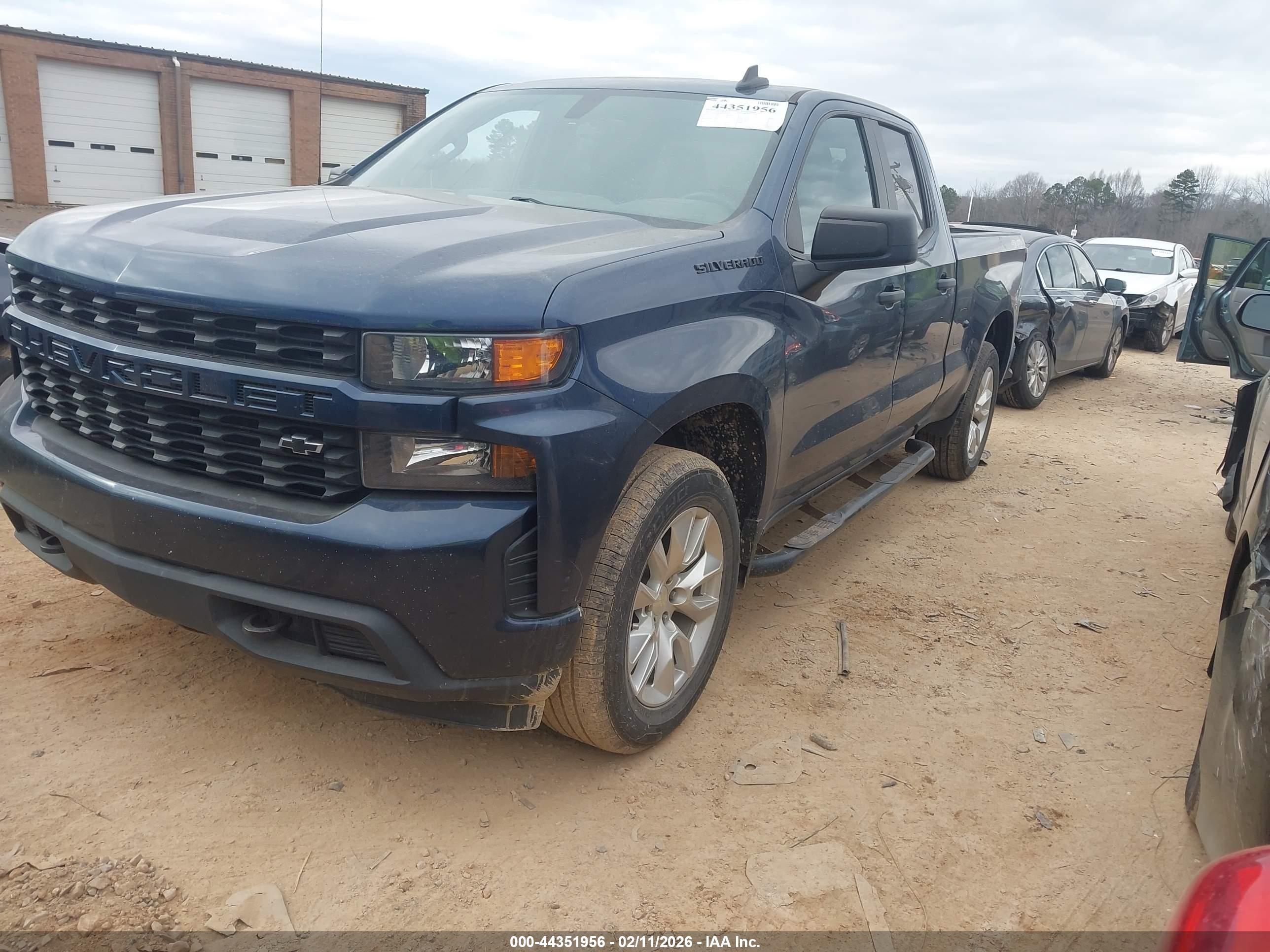 CHEVROLET SILVERADO image 2