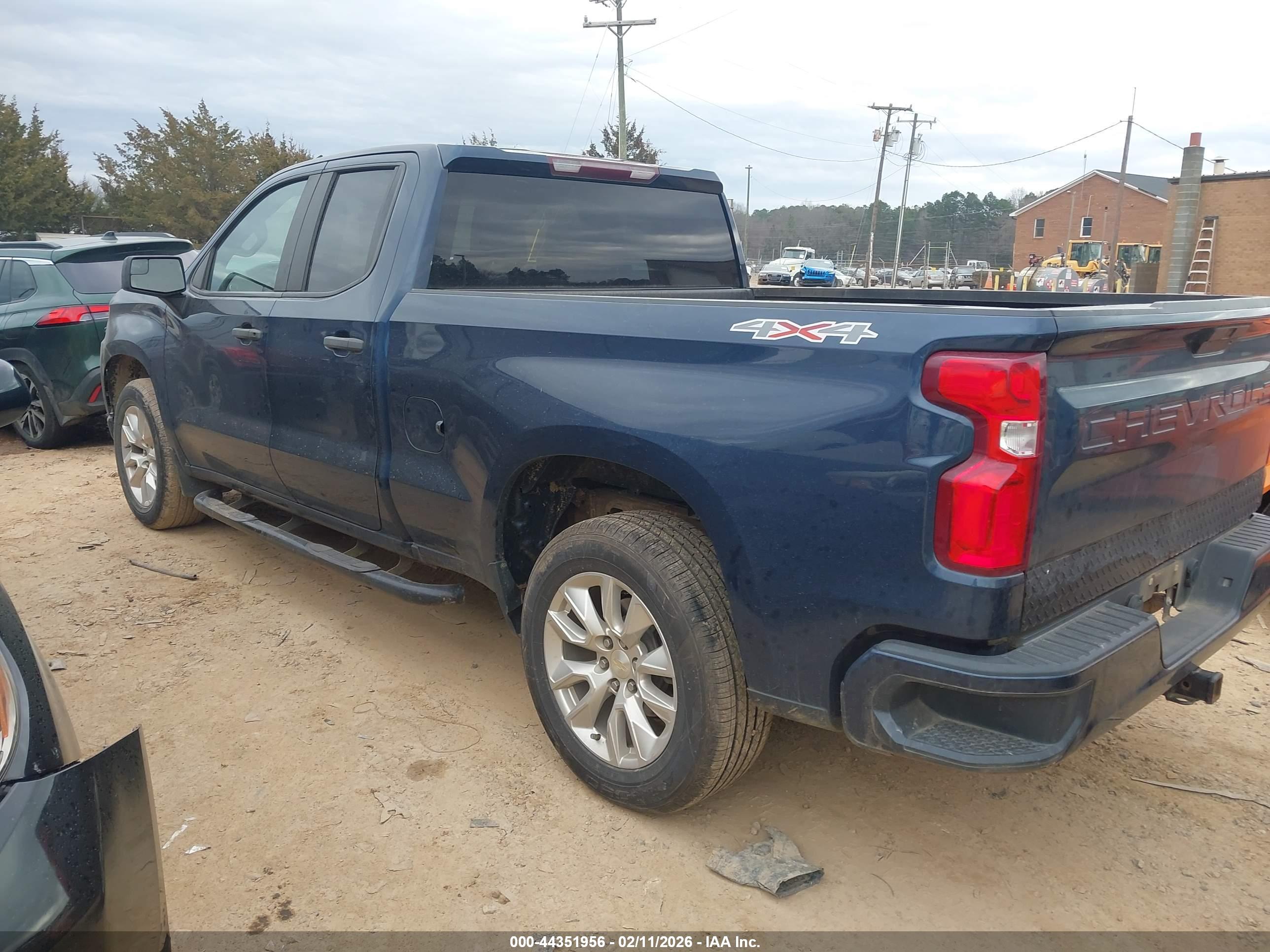 CHEVROLET SILVERADO image 3