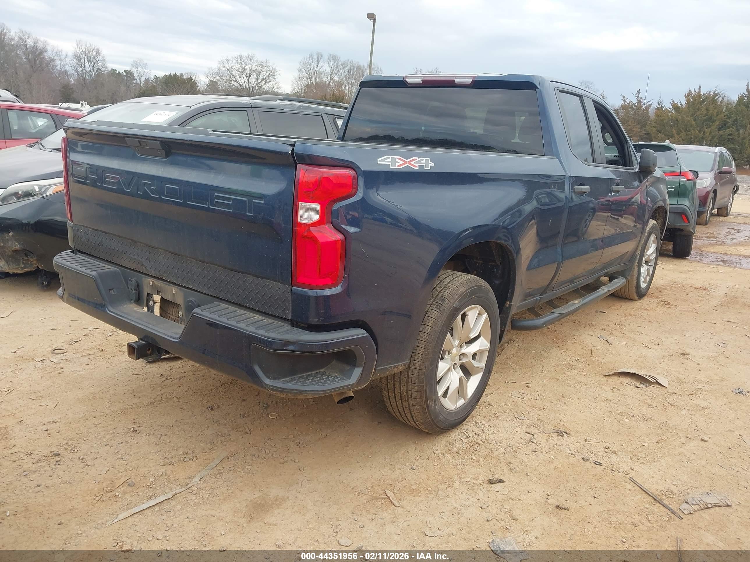 CHEVROLET SILVERADO image 4
