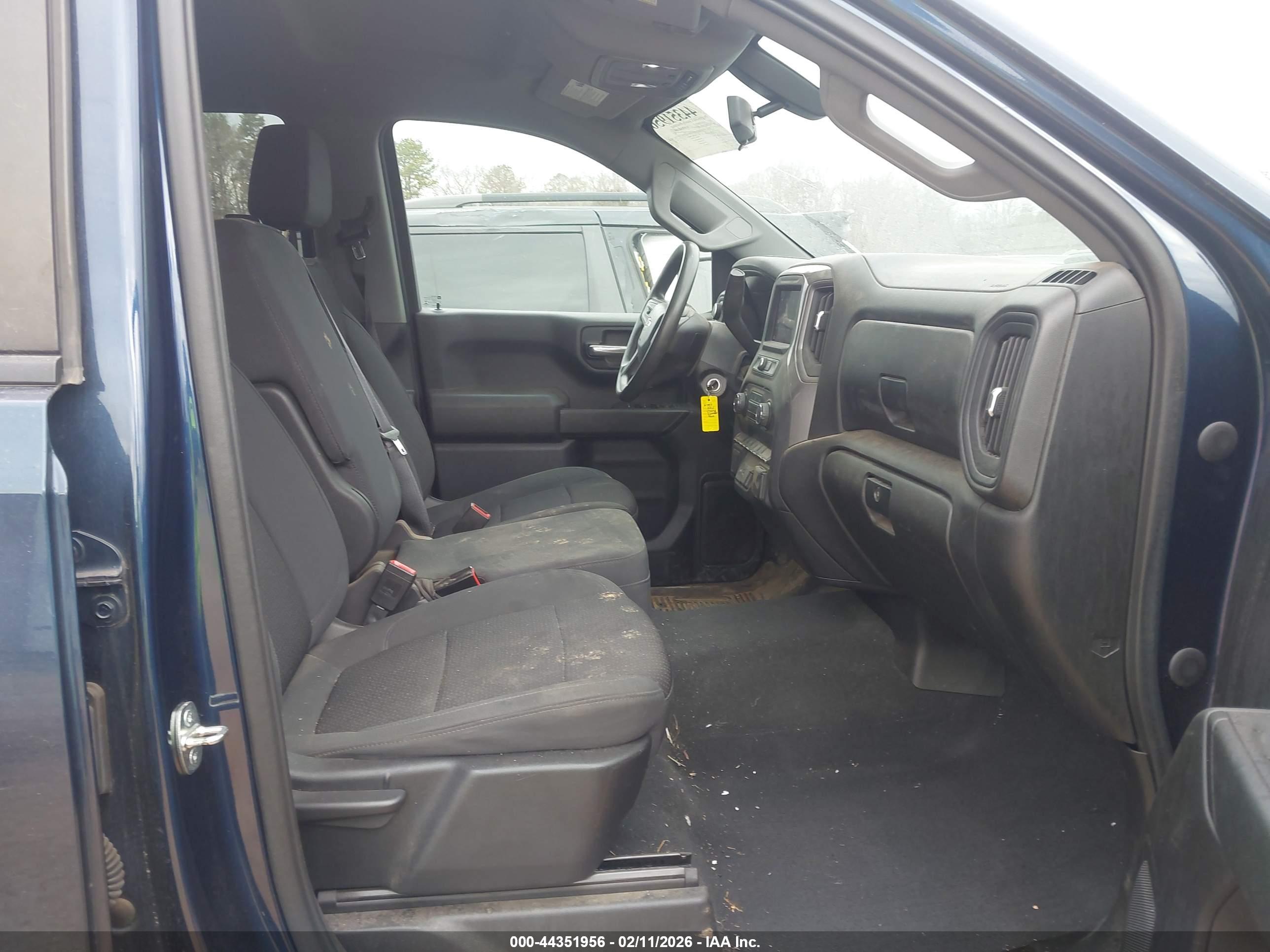 CHEVROLET SILVERADO image 5