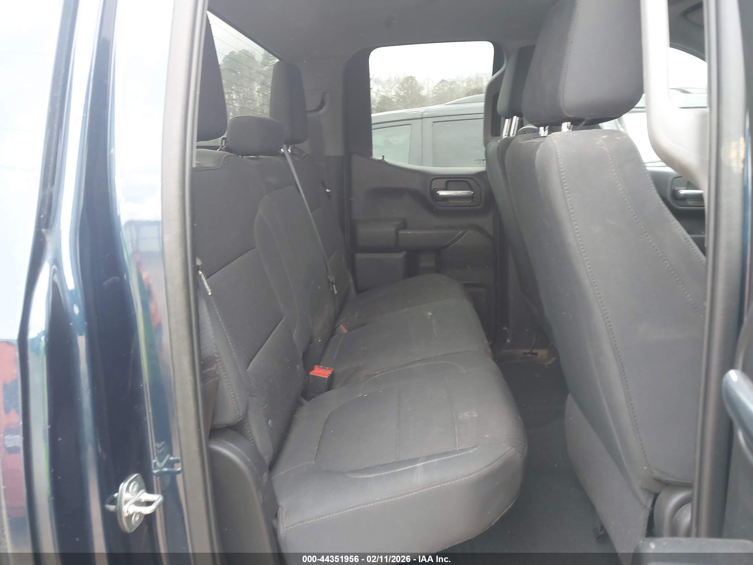 CHEVROLET SILVERADO image 8