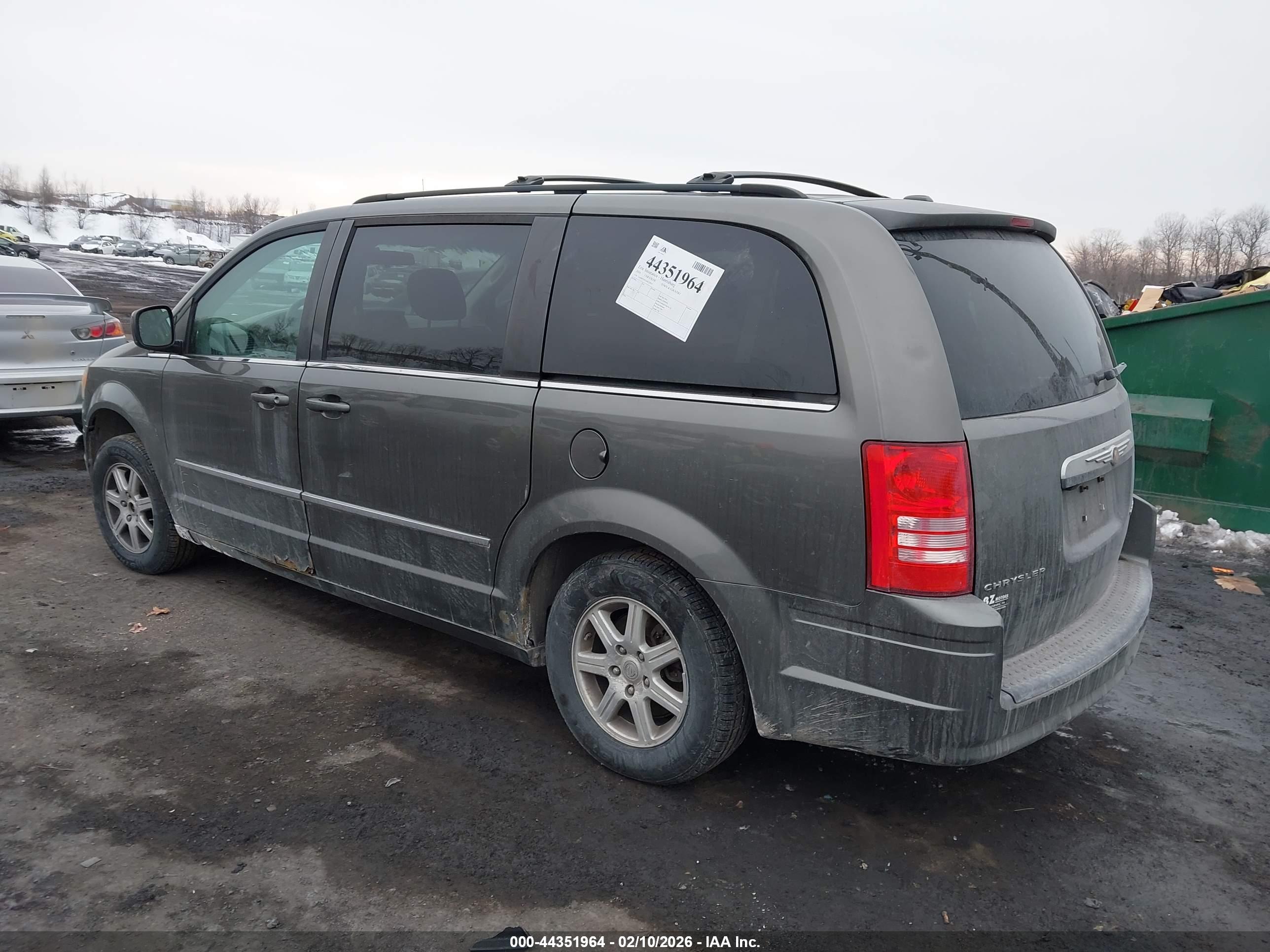 CHRYSLER TOWN image 3